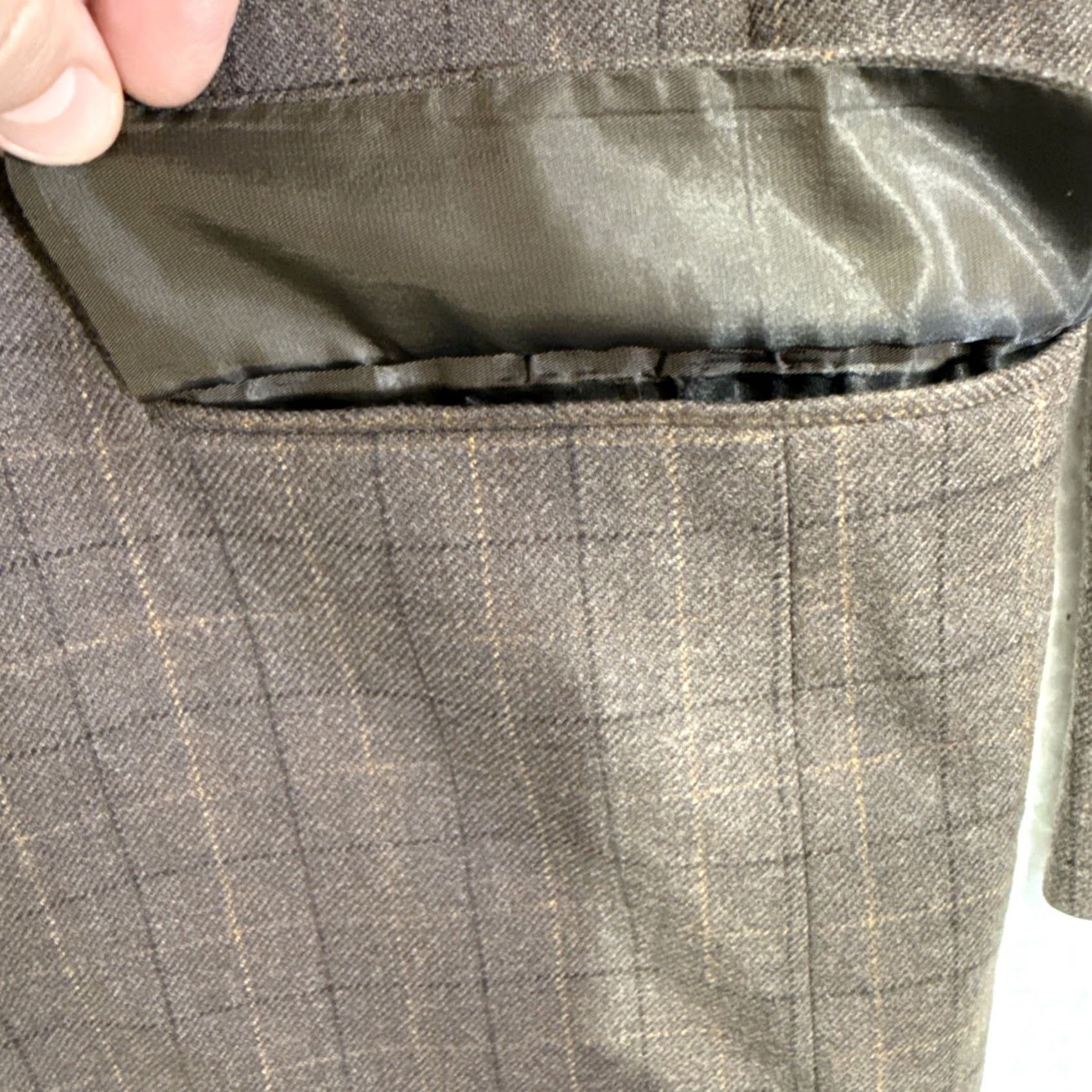 Jos. A. Bank Jos. A. Bank Brown Plaid Wool Blazer 46 Long Traditional Fit Two-Button Notch Lapel Jacket Blazer Men Modern Formal Jacket Only Regular Size XS-?? Size 46R - 3 Thumbnail