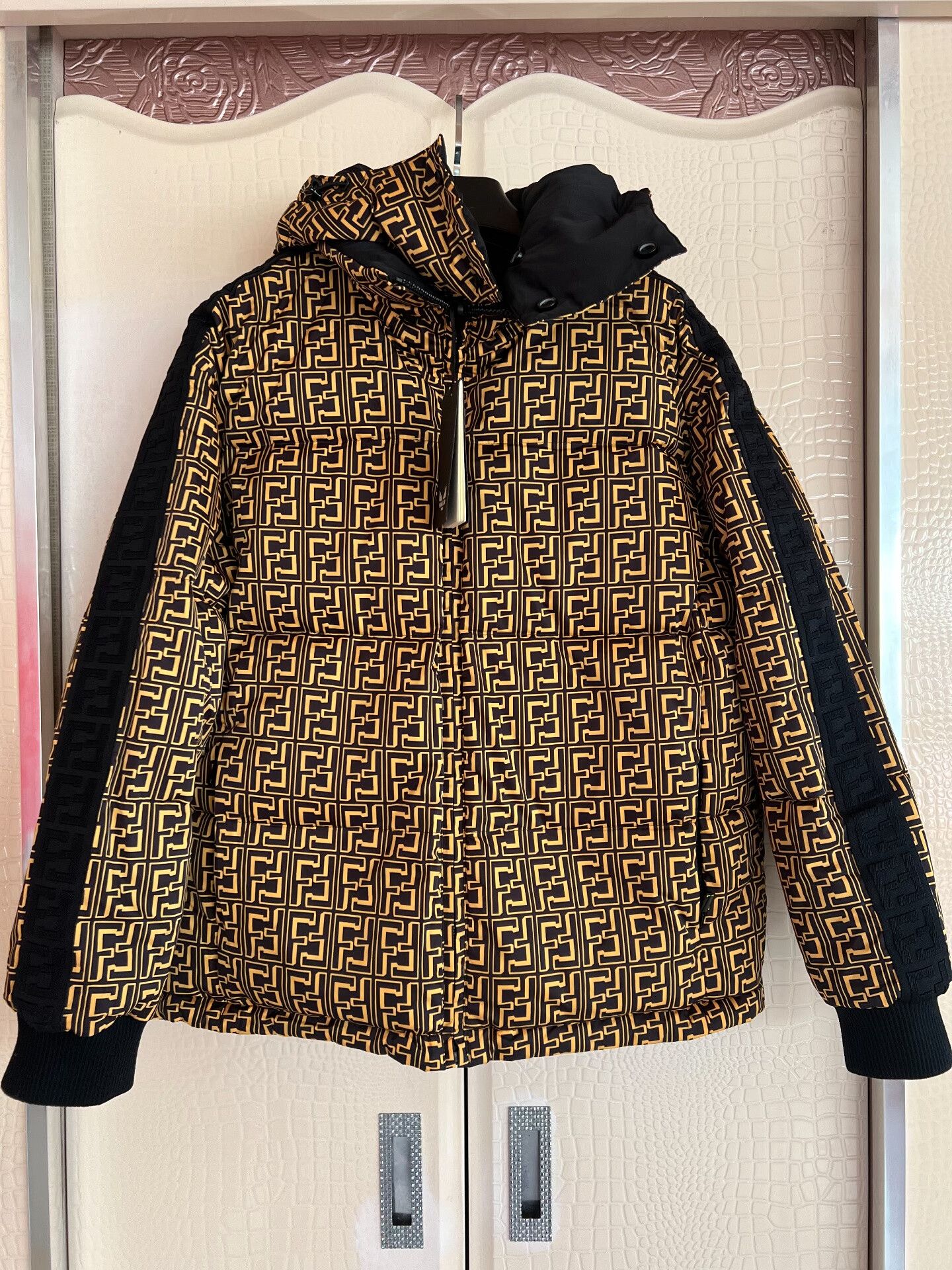 Fendi FENDI LOR FF Reversible Women's Down Jacket Size S / US 4 / IT 40 - 1 Thumbnail