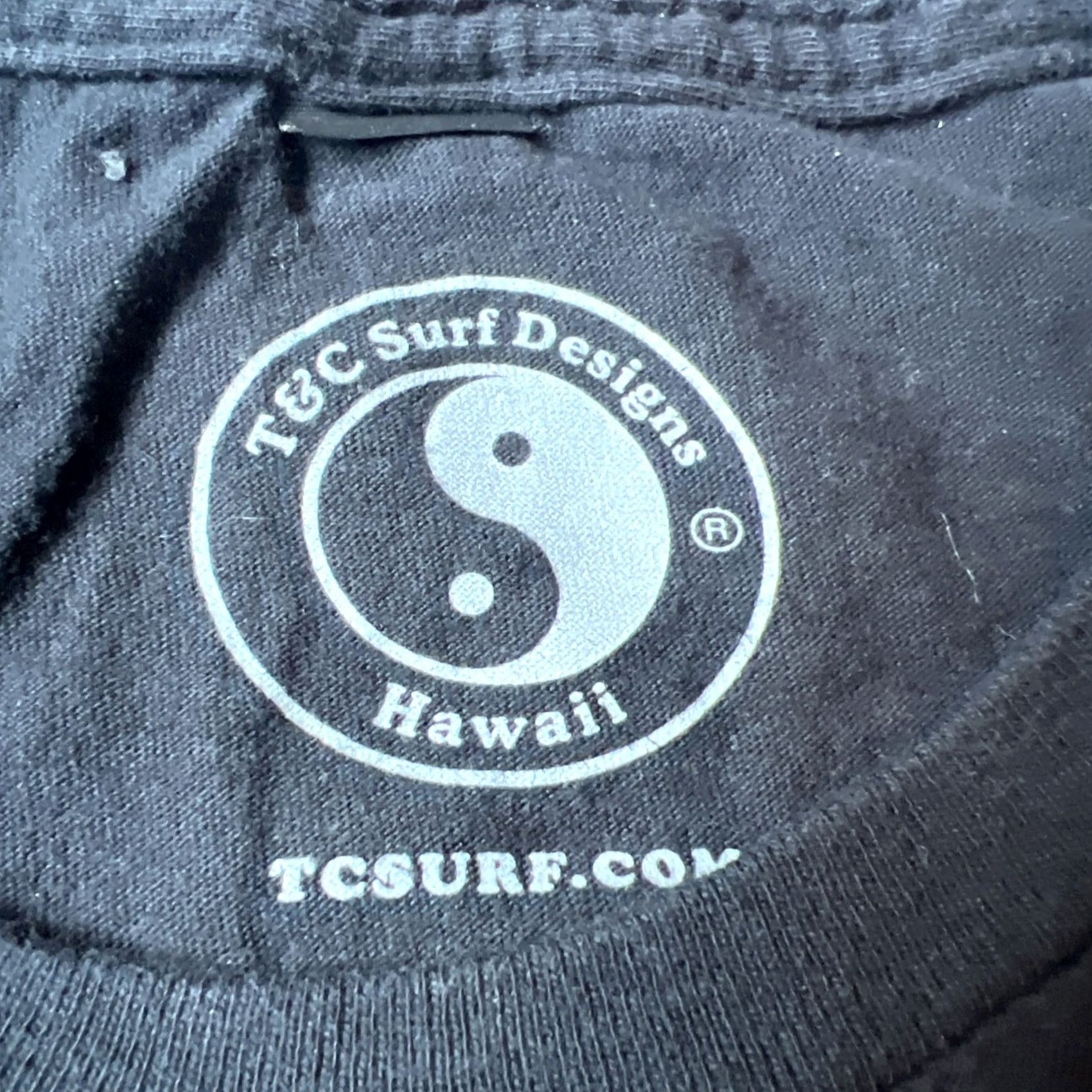 Vintage VINTAGE T&C Surf Designs Shirt Surfer Hawaiian Graphic Print 2020s Black Medium Mens Size US M / EU 48-50 / 2 - 5 Thumbnail