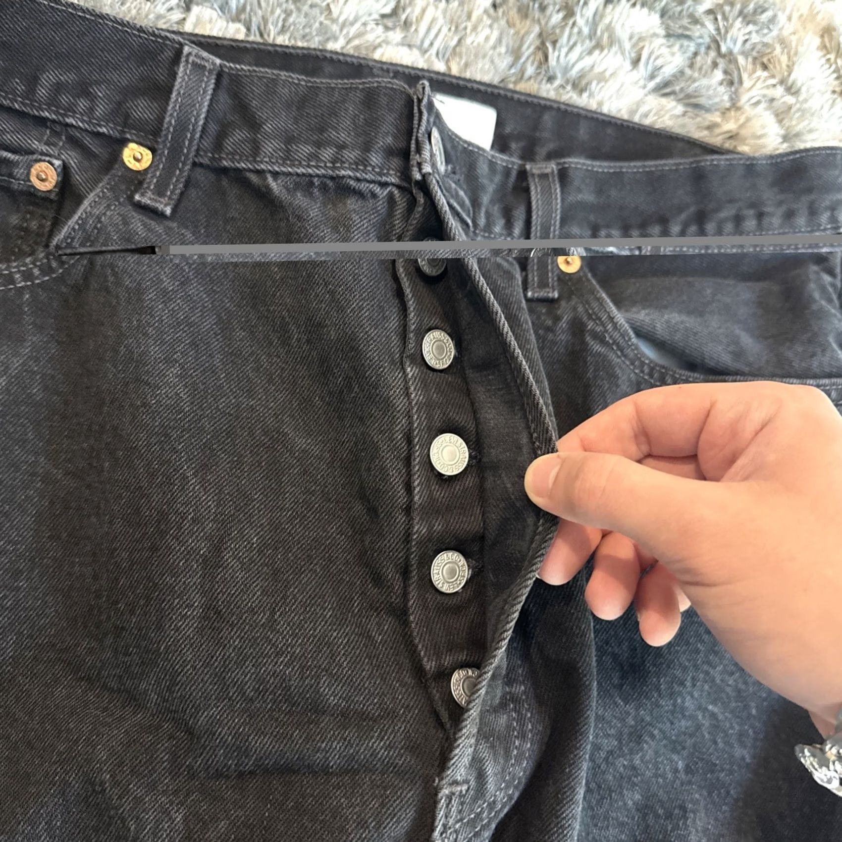 Levi's VINTAGE Levi’s 501 Jeans Black Denim Straight Fit Men’s Sz 38x30 90s Button Fly Size US 35 - 5 Thumbnail