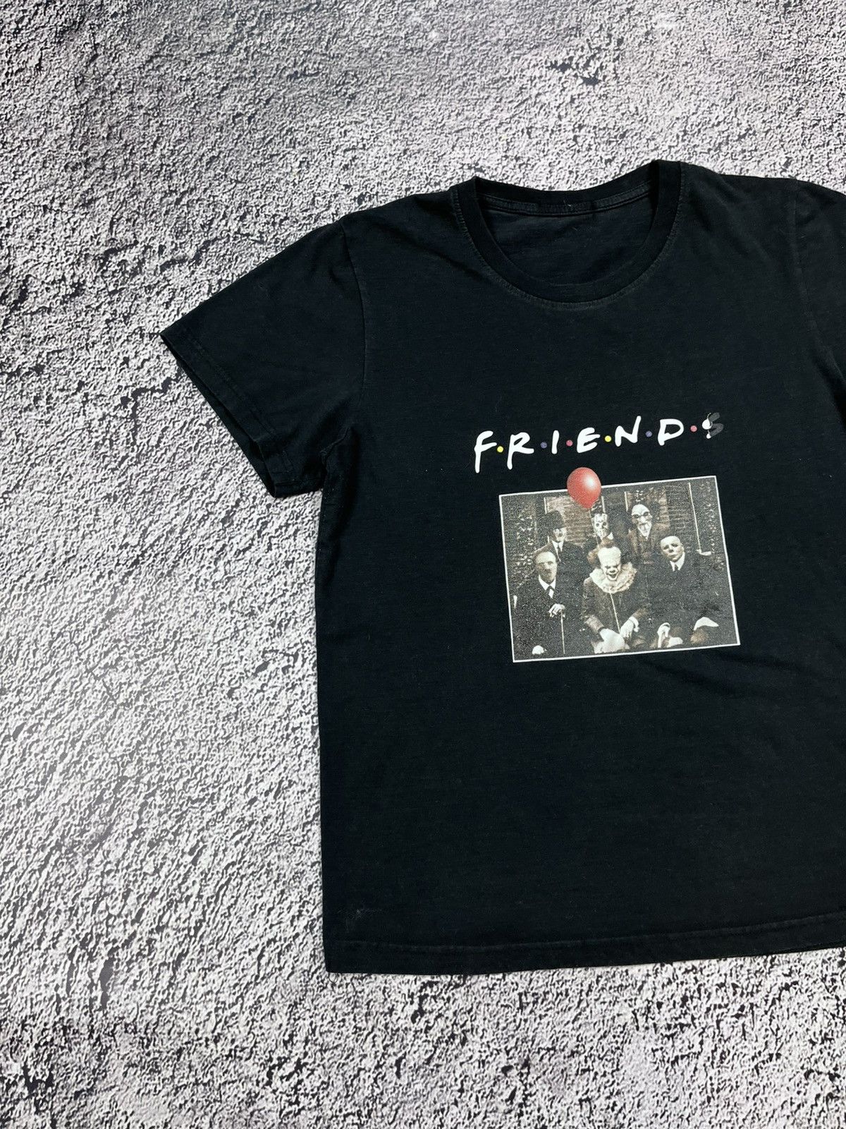 Vintage Vintage Y2K Frineds Pennywise Horror logo tee size M Size US M / EU 48-50 / 2 - 3 Thumbnail