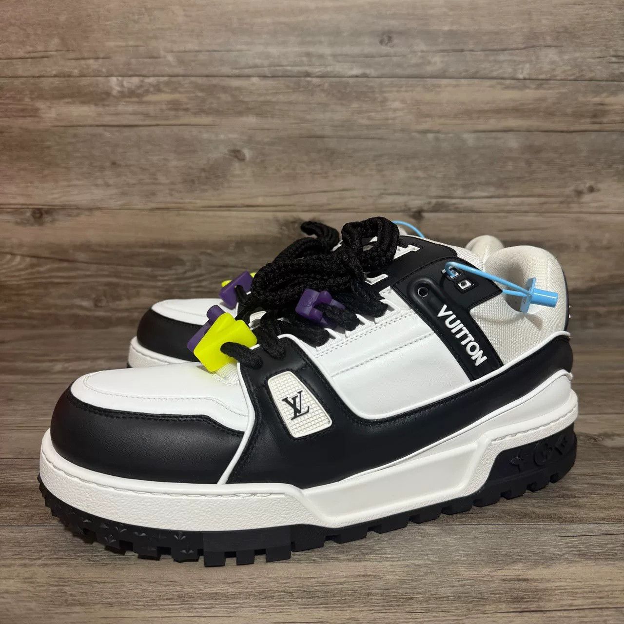 Louis Vuitton Louis Vuitton Training Black Lowtop Sneakers 10 Men Size US 10 / EU 43 - 1 Thumbnail