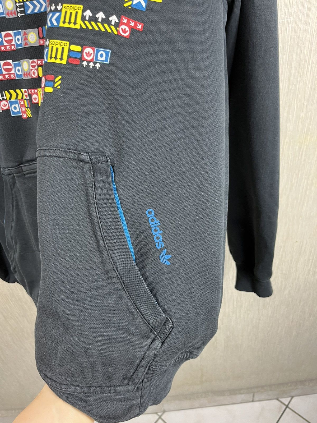 Adidas × Vintage Vintage Adidas y2k hoodie sweatshirt big logo road signs Size US L / EU 52-54 / 3 - 16 Thumbnail