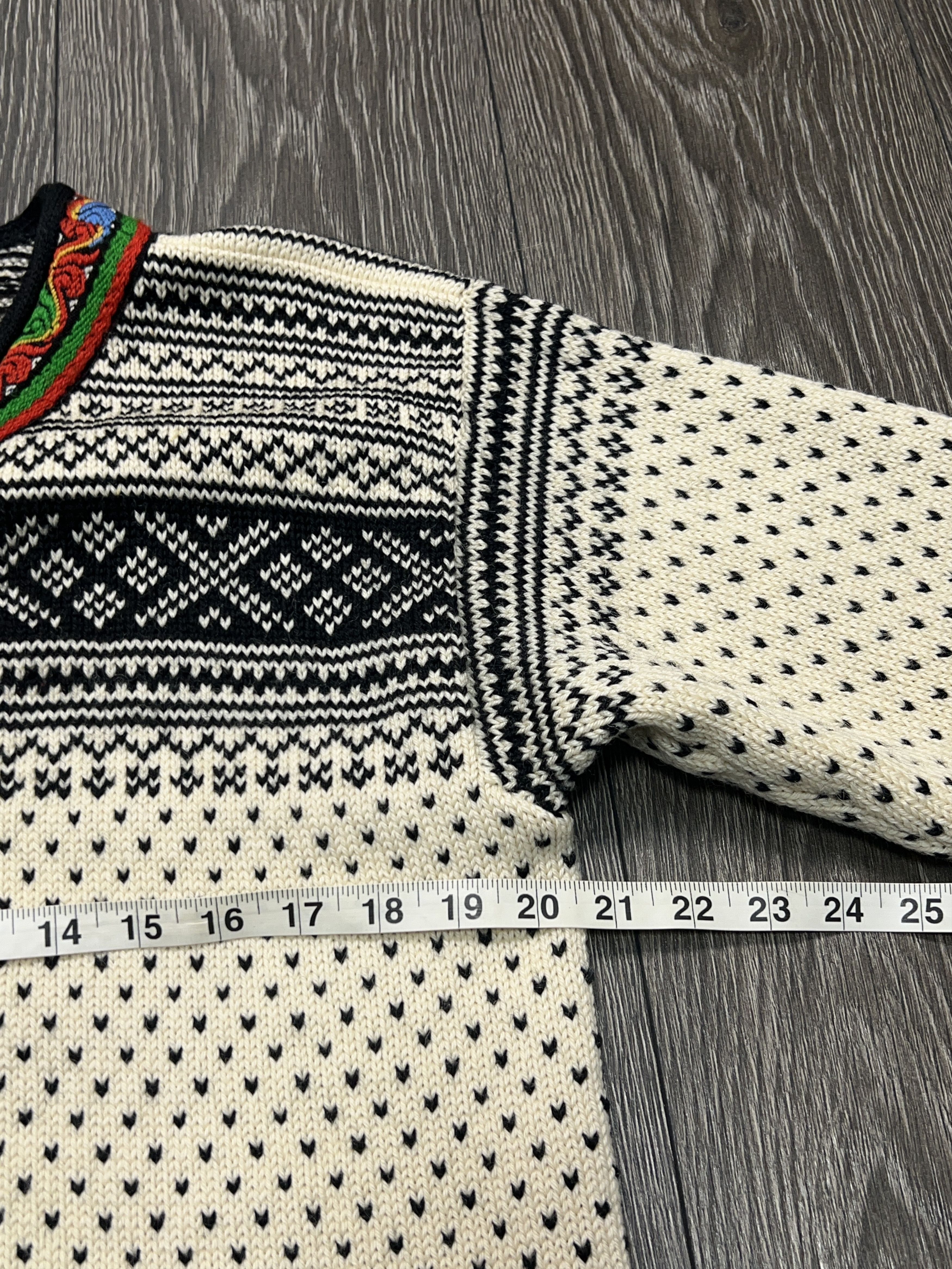 Traditional Weatherwear Wool Knit Clasp Cardigan Sweater Traditional Size 50 M Size US M / EU 48-50 / 2 - 8 Thumbnail