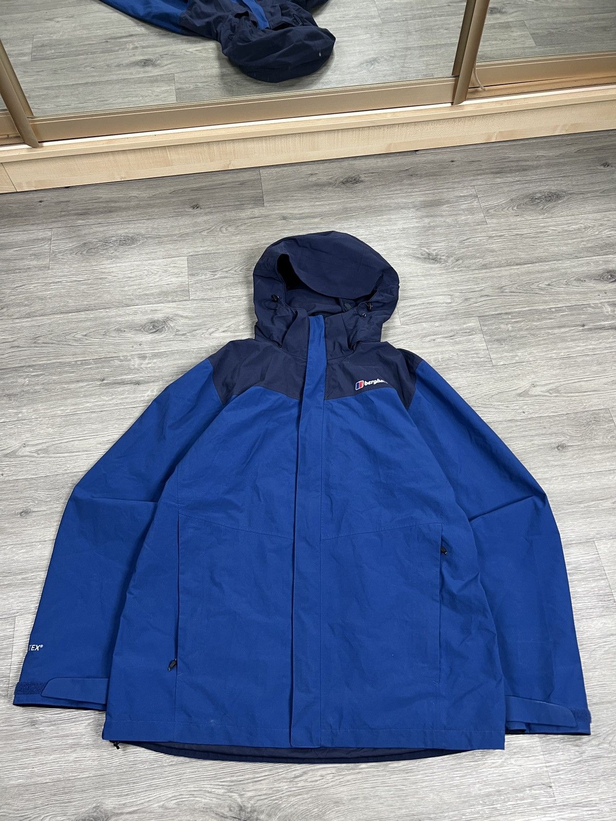 Berghaus Men's Hillwalker Gore-Tex InterActive Jacket - Blue/Dark Size US XL / EU 56 / 4 - 1 Thumbnail
