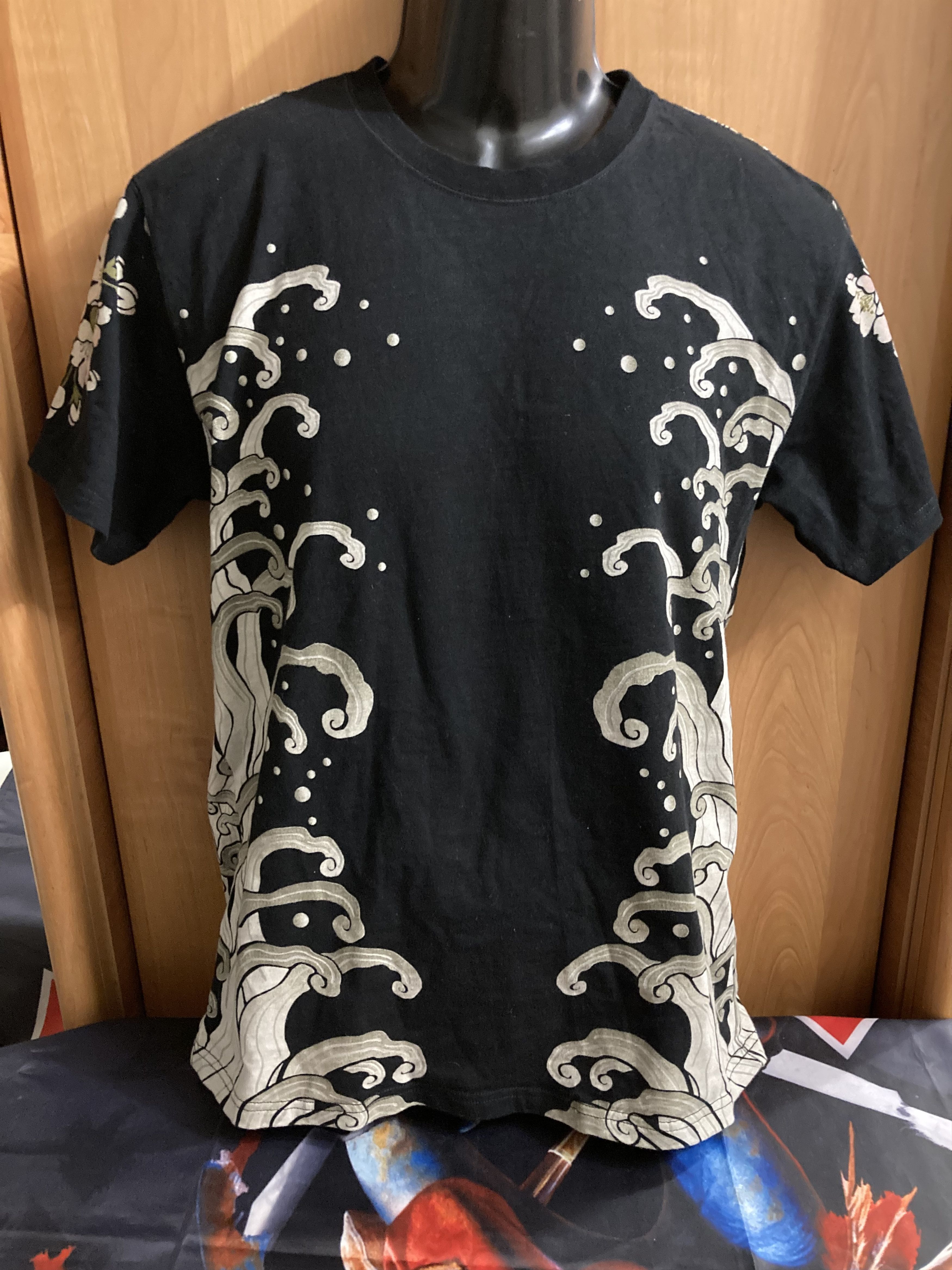 Japanese Brand Japanese Patern Embroidery carp Koi Fish Flower Nagaya .Tee Size US M / EU 48-50 / 2 - 4 Thumbnail