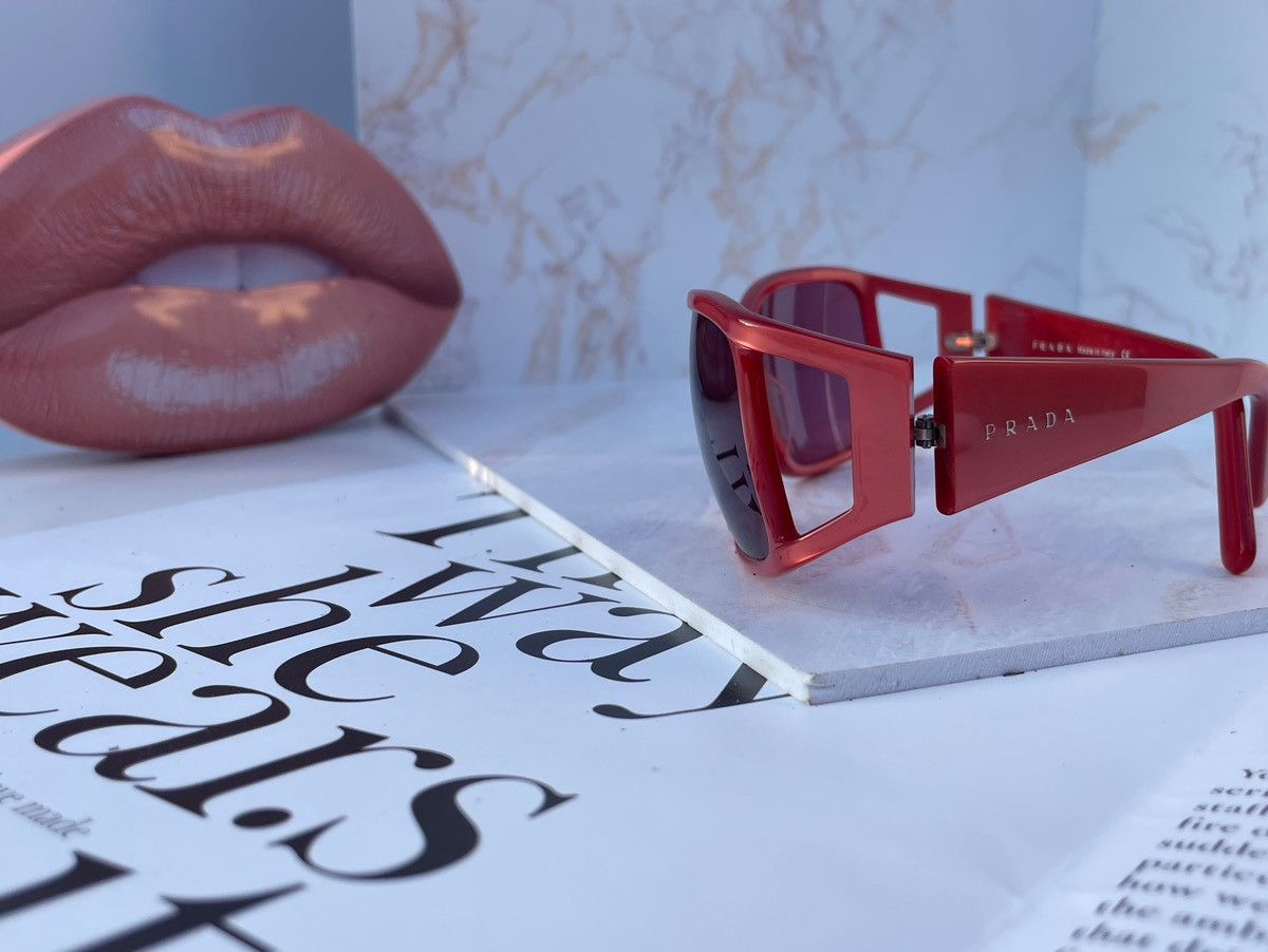 Prada Prada vintage red sunglasses SPR01F Size ONE SIZE - 8 Thumbnail