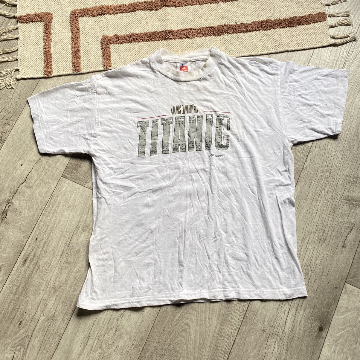 Vintage VINTAGE TITANIC MOVIE JAMES CAMERON 1998 T SHIRT Size US XL / EU 56 / 4 - 1 Thumbnail