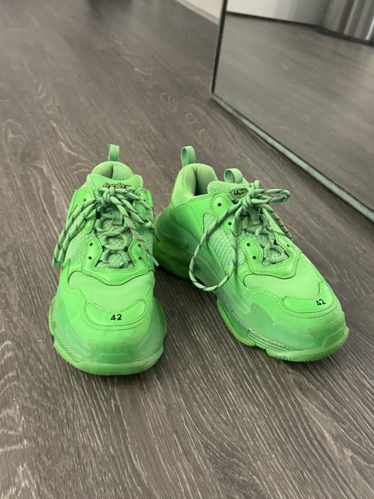 Balenciaga Triple S Clear Soles Neon Green Size US 9 / EU 42 - 2 Thumbnail