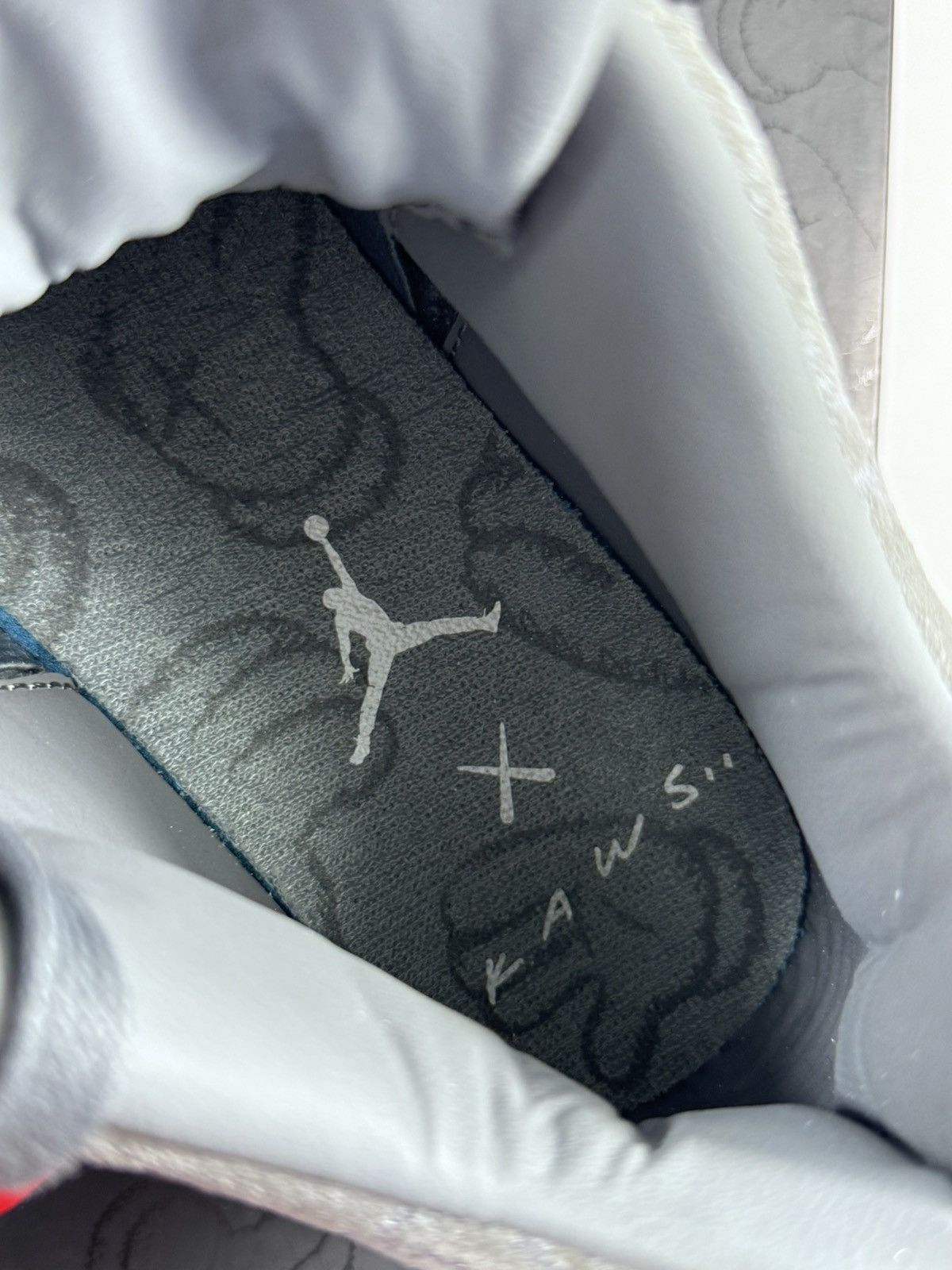 Jordan Brand × Kaws AIR JORDAN 4 RETRO X KAWS SNEAKERS Size US 9.5 / EU 42-43 - 12 Thumbnail