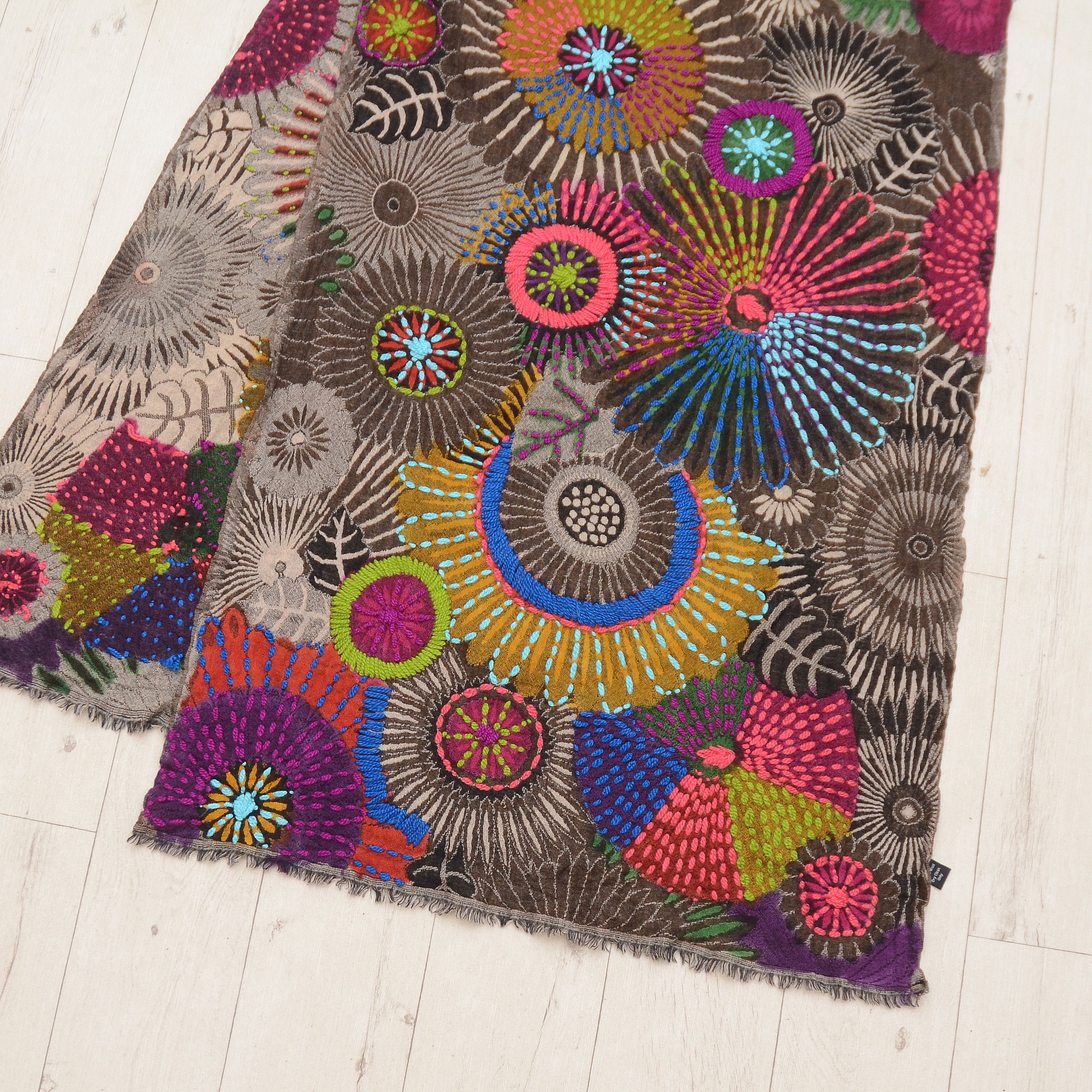 Other Mel & Davis New York 100% Wool Flower Scarf Shawl Big Size Size ONE SIZE - 3 Thumbnail