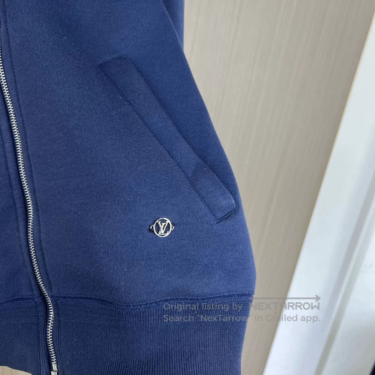 Louis Vuitton louis vuitton logo zip. Size XS / US 0-2 / IT 36-38 - 3 Thumbnail
