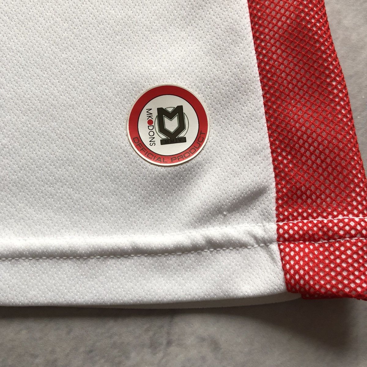 Other Milton Keynes MK Dons Soccer Jersey Football kit Y2K 90s Size US XL / EU 56 / 4 - 5 Thumbnail