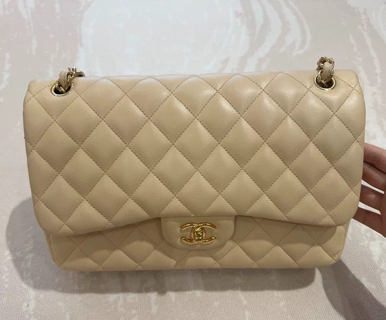 Chanel Chanel Beige sheepskin gold buckle double-covered shoulder Size ONE SIZE - 1 Thumbnail
