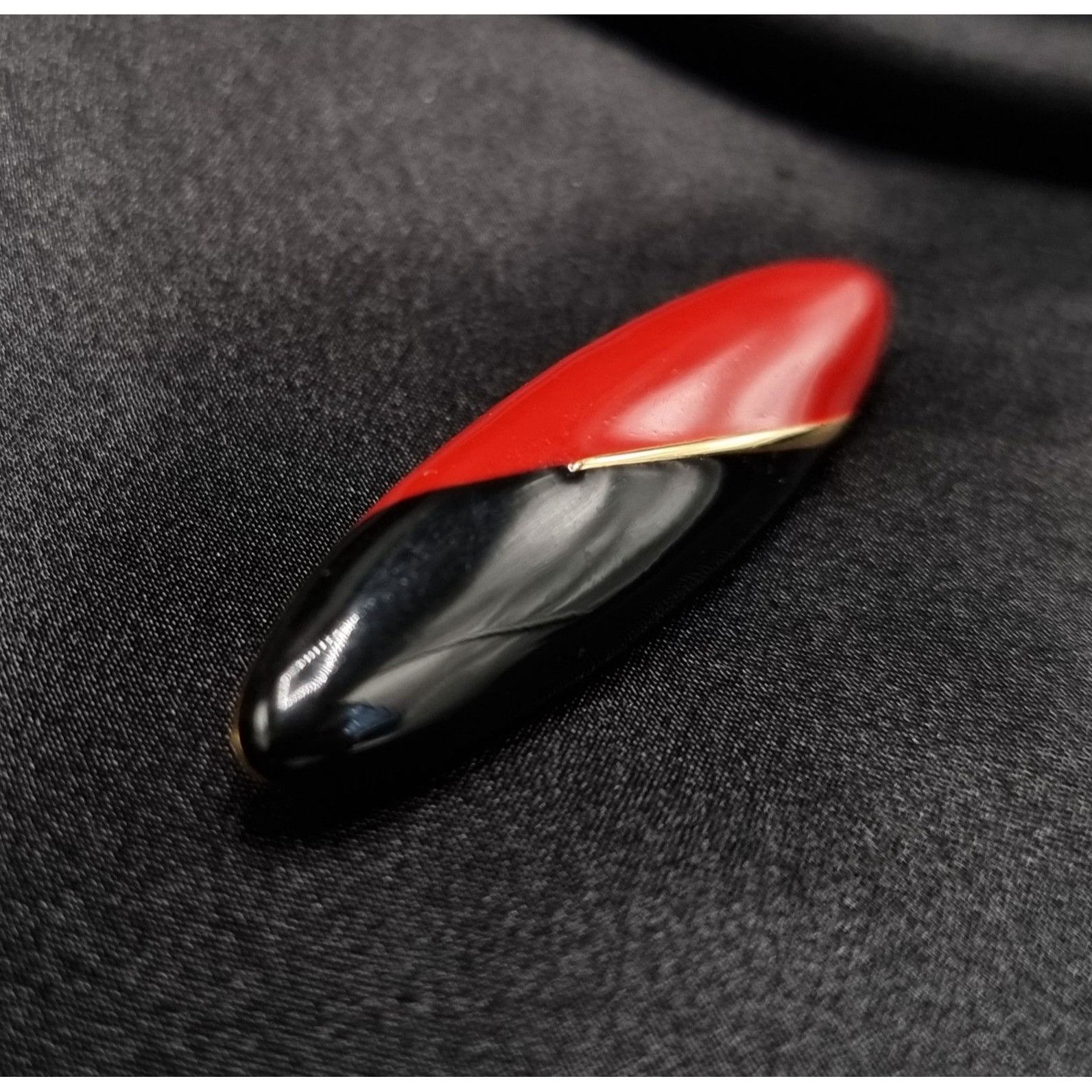 Vintage Vintage 1980's TRIFARI Signed Red & Black Enamel Oval Pin Br Size ONE SIZE - 2 Thumbnail