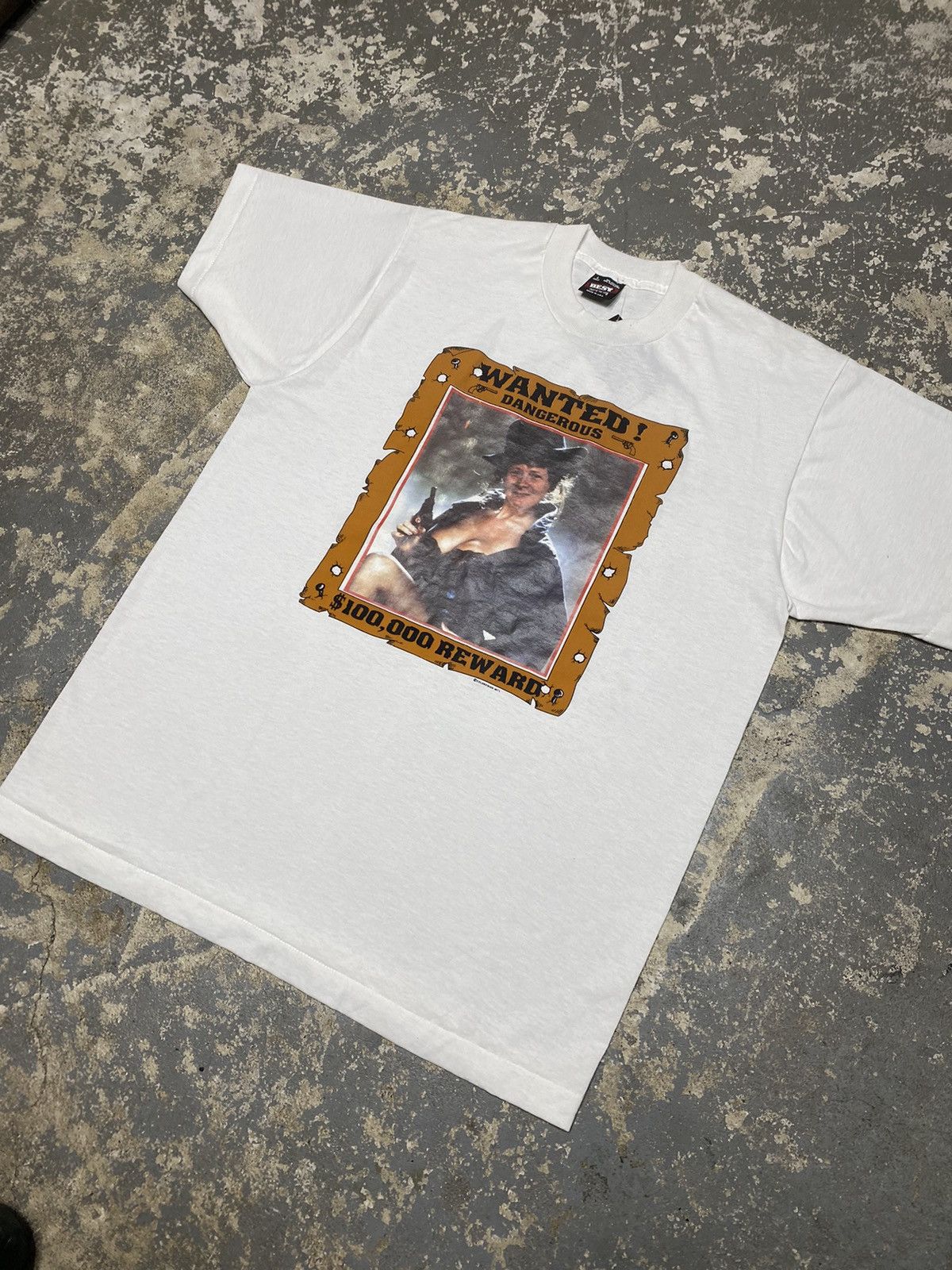 Japanese Brand × Vintage Vintage Wanted! Dangerous $100k Reward Funny Tshirt Size US L / EU 52-54 / 3 - 7 Thumbnail