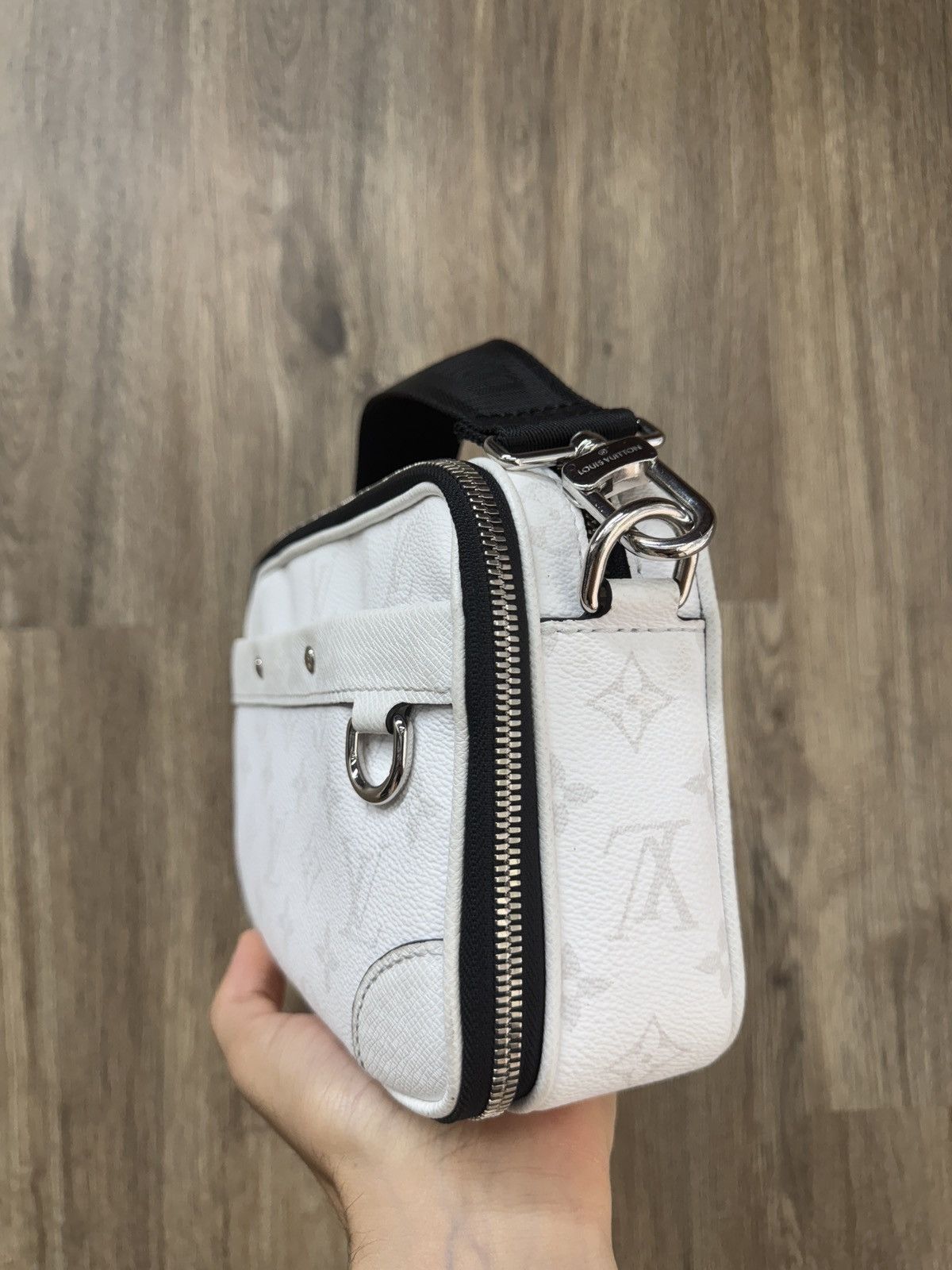 Louis Vuitton Louis Vuitton White Monogram Shoulder Bag Size ONE SIZE - 3 Thumbnail