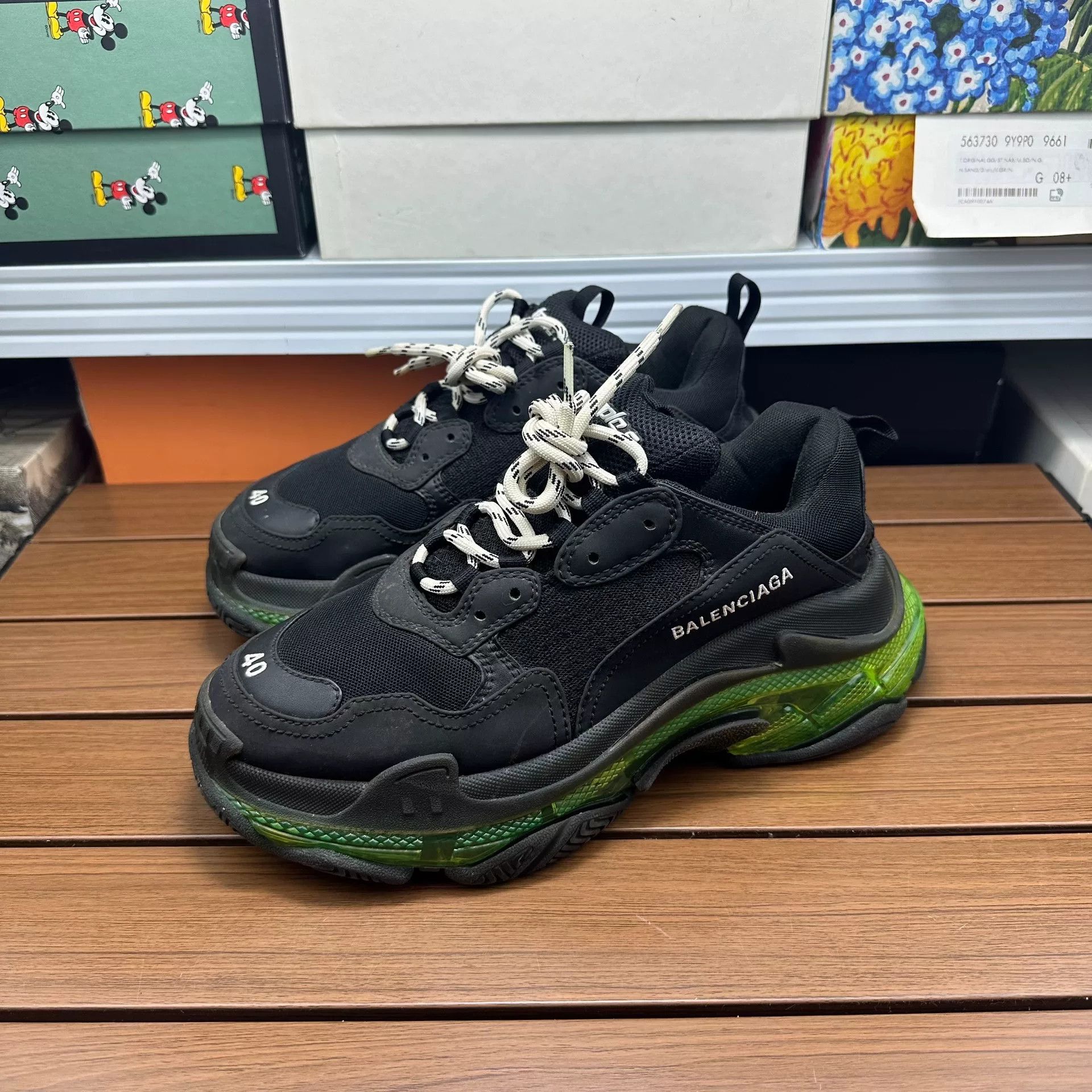 Balenciaga Balenciaga Green Lowtop Sneakers 7 Men Size US 7 / EU 40 - 1 Thumbnail