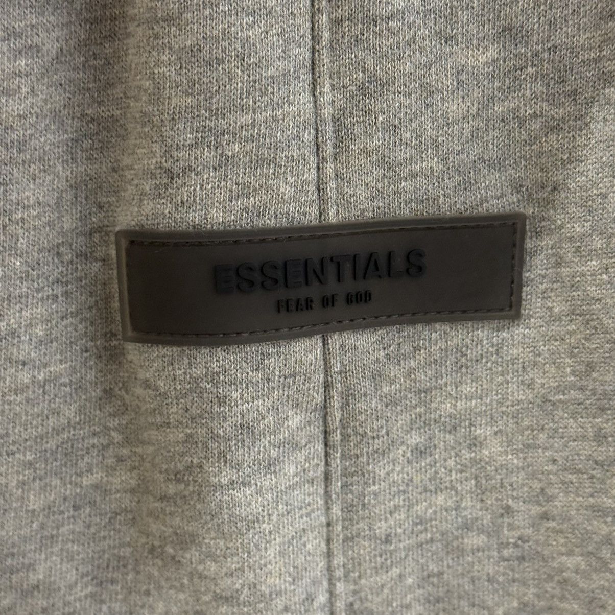 Fear of God Fear of God Essentials Sweatshort SS22 Dark Oatmeal Size US 32 / EU 48 - 3 Thumbnail