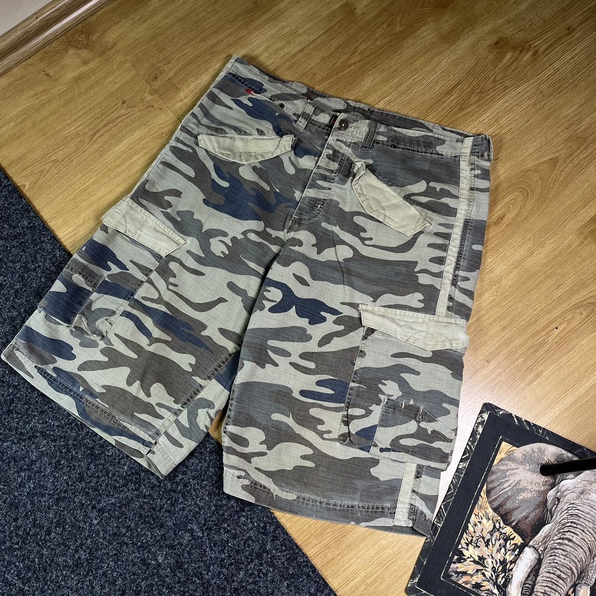O'Neill × Vintage Oneill Vintage cargo Camo walk short Size 34 Size US 36 / EU 52 - 2 Thumbnail