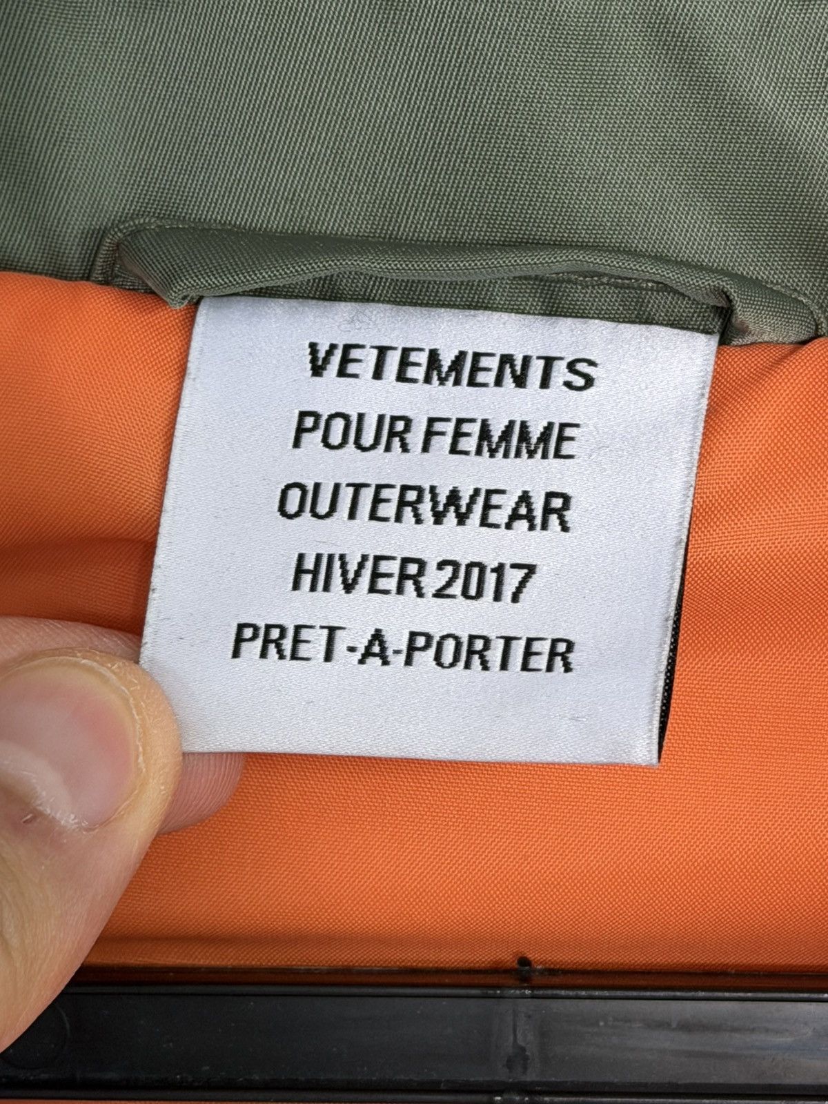 Vetements FW2017 cropped bomber jacket Size US S / EU 44-46 / 1 - 4 Thumbnail