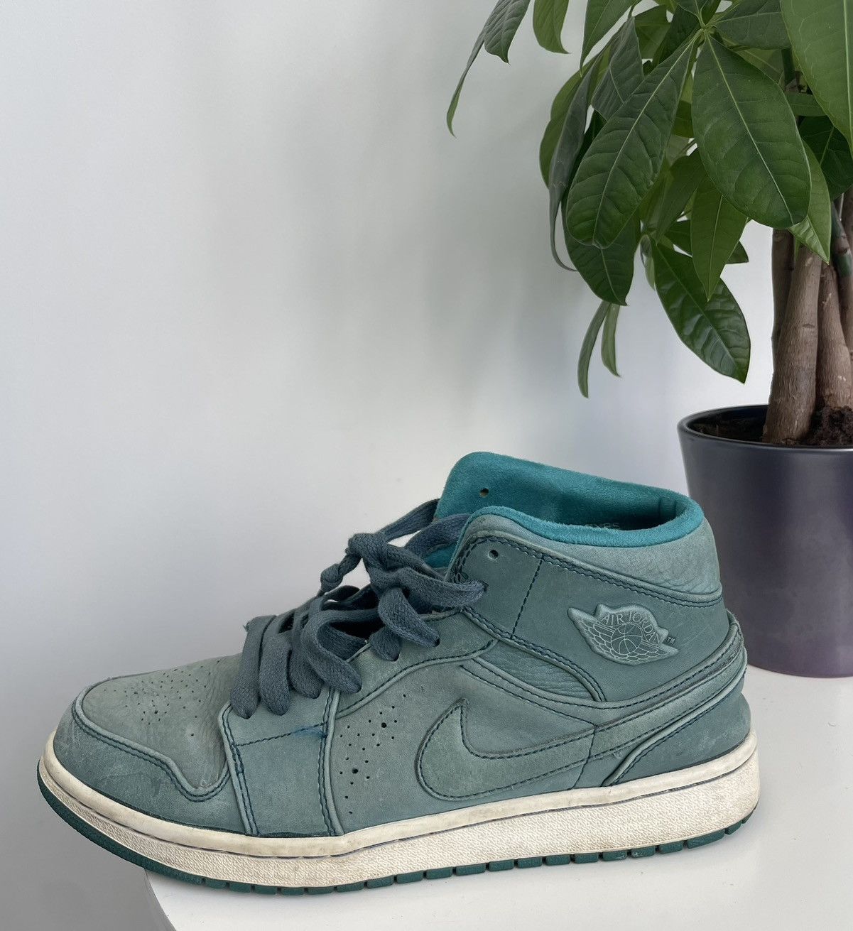 Jordan Brand Nike Air Jordan 1 Mid Nouveau Nightshade Teal 629151-306 Size US 10 / EU 43 - 1 Thumbnail
