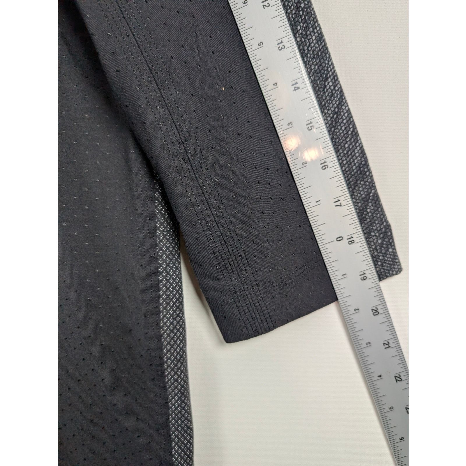 Lululemon Lululemon Cacoon Car Black Gray Long Coat Jacket Small USED Size S / US 4 / IT 40 - 6 Thumbnail