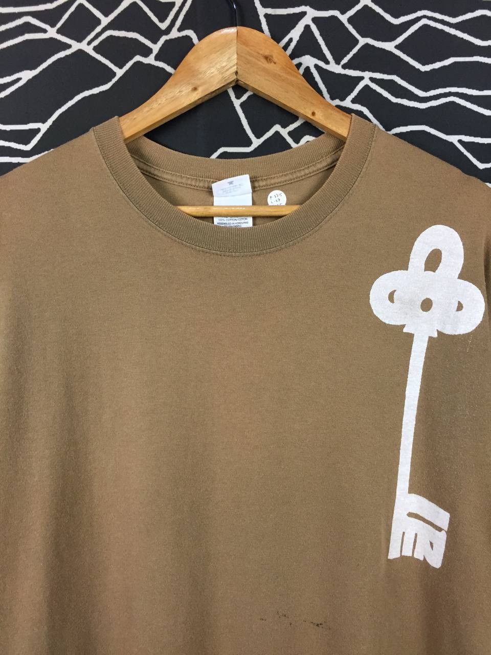 Vintage Vtg Y2K Distressed Anvil Key Graphic Skater Grunge Tee Size US M / EU 48-50 / 2 - 3 Thumbnail