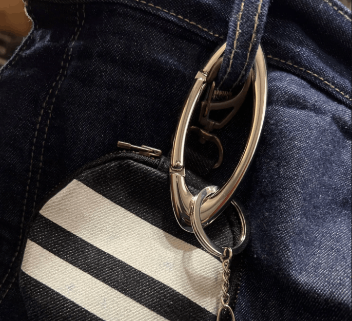 Vintage Y2k Silver Keychain Essential Icon Carabiner Size ONE SIZE - 5 Thumbnail