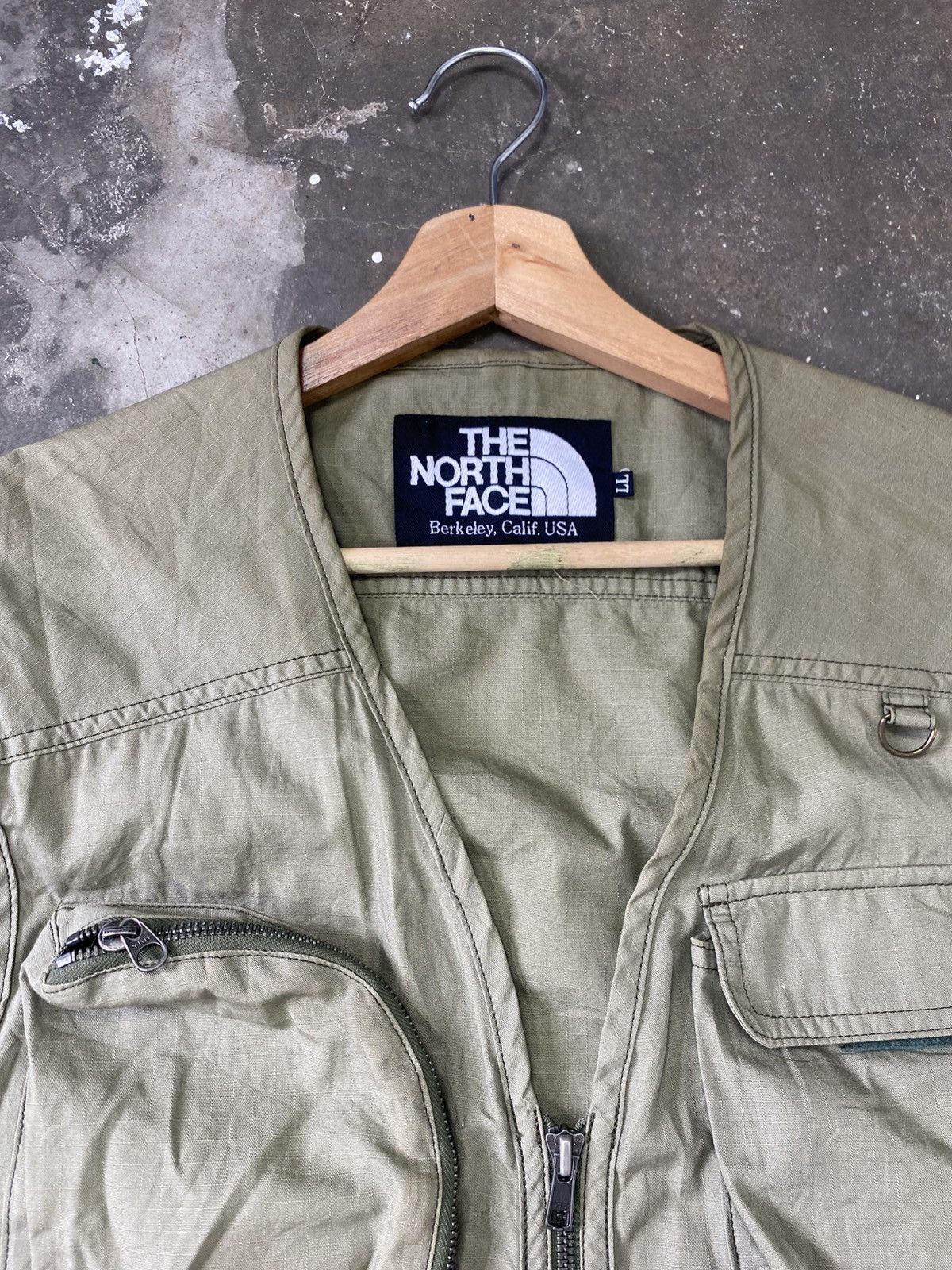 The North Face Rare Vintage The North Face Vest Multi pocket Jacket Size US L / EU 52-54 / 3 - 9 Thumbnail
