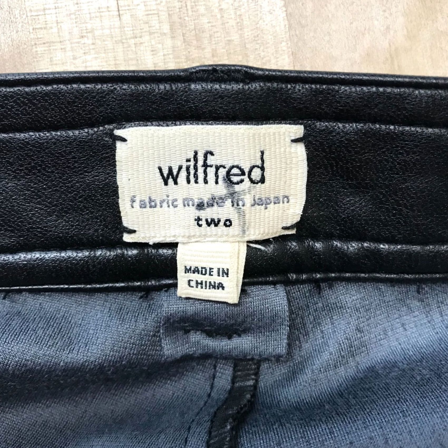 Vintage WILFRED Women's Black Nylon Faux Leather Button Waist Pants 2 Size 26" / US 2 / IT 38 - 8 Thumbnail