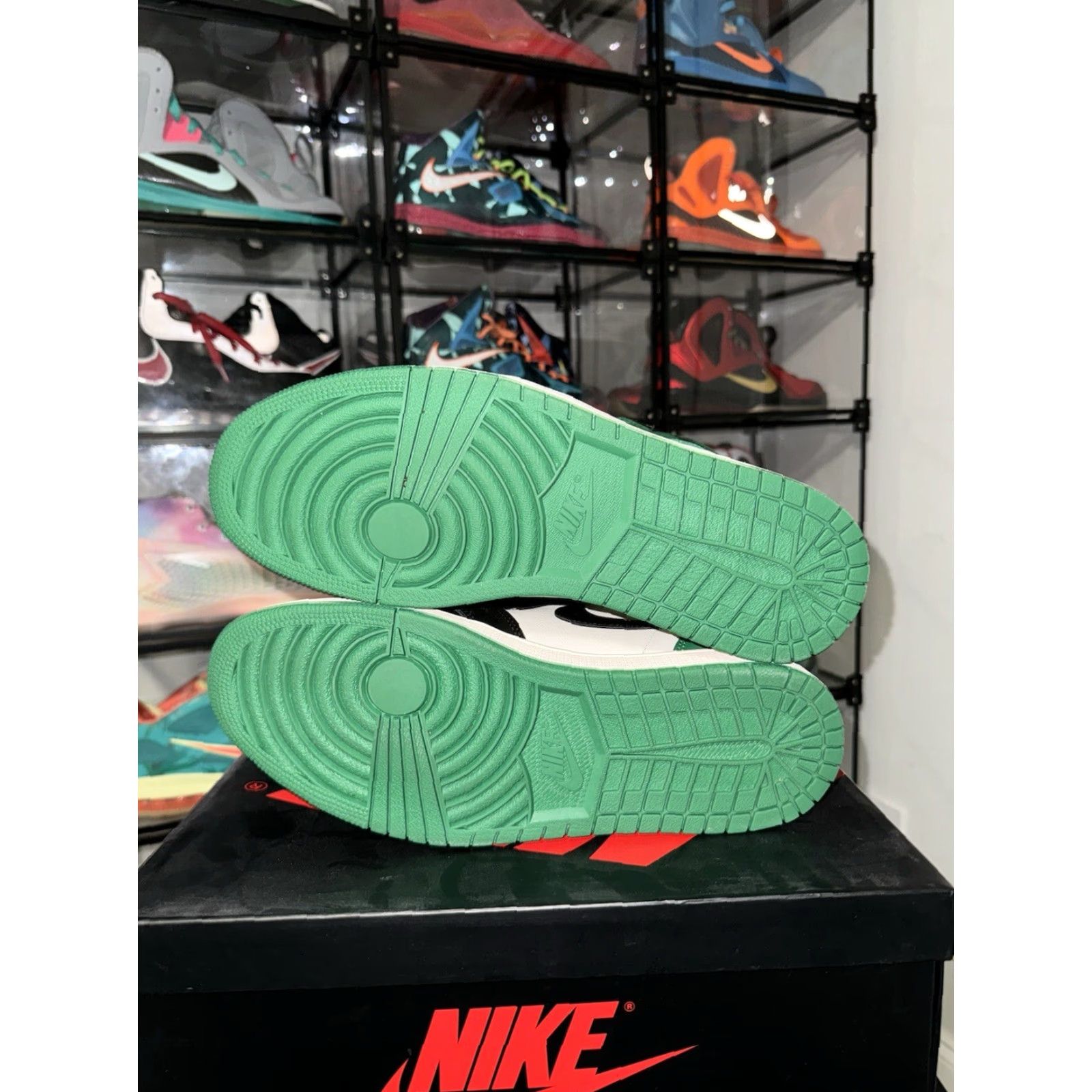 Jordan Brand Jordan Air Jordan 1 Pine Green High Top Sneaker 11 Men Tried On Size 11 Size US 11 / EU 44 - 6 Thumbnail