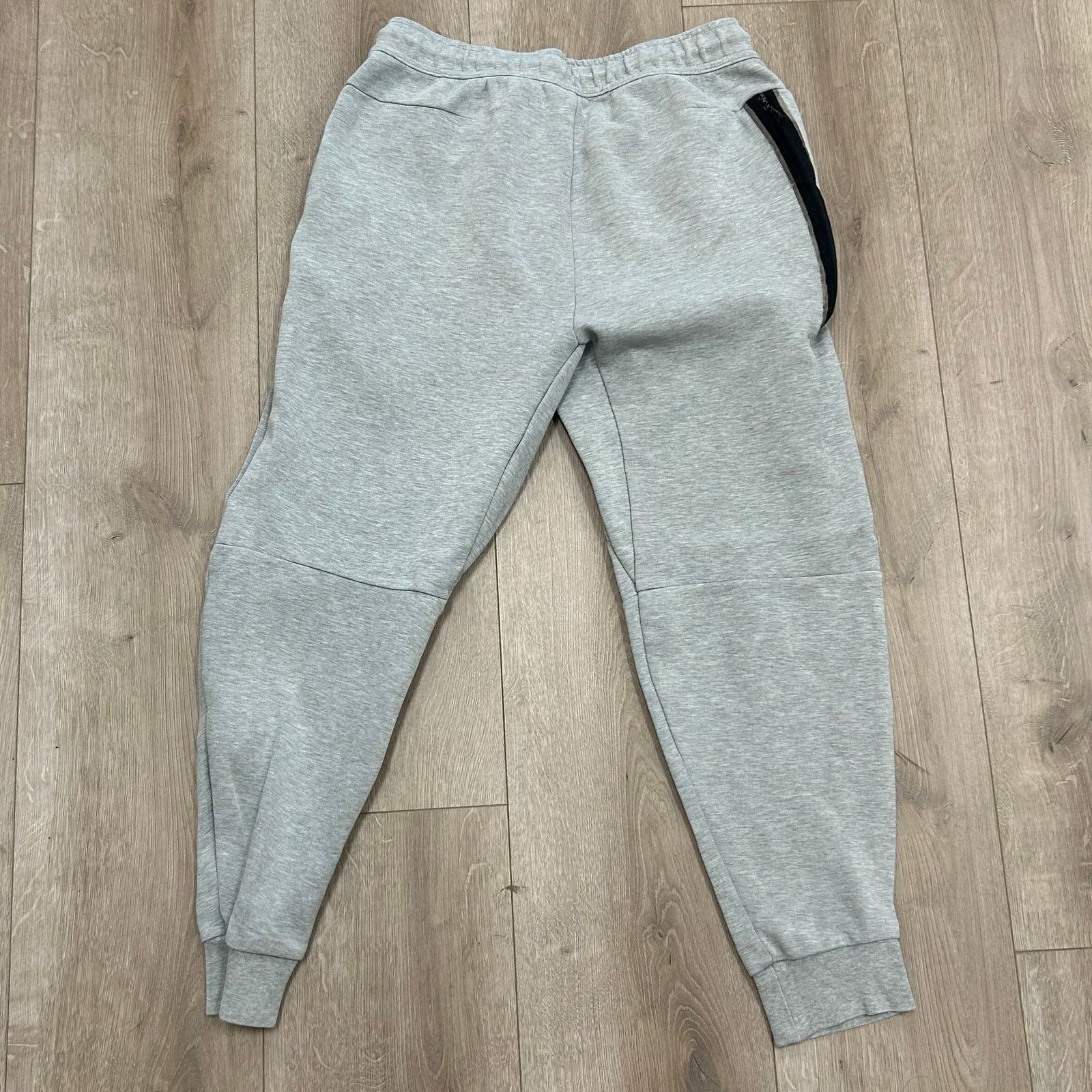 Nike Nike Tech Fleece Jogger Pants Sweatpants size Medium M Gray Size US 32 / EU 48 - 6 Thumbnail