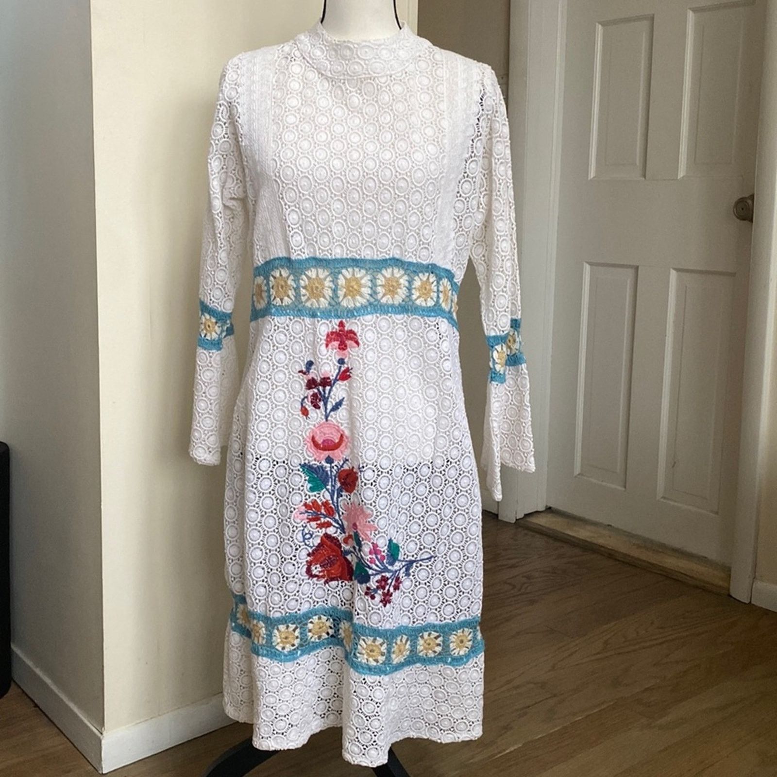 Other Savage Culture White Dress with Embroidery Large NWT Size L / US 10 / IT 46 - 1 Thumbnail