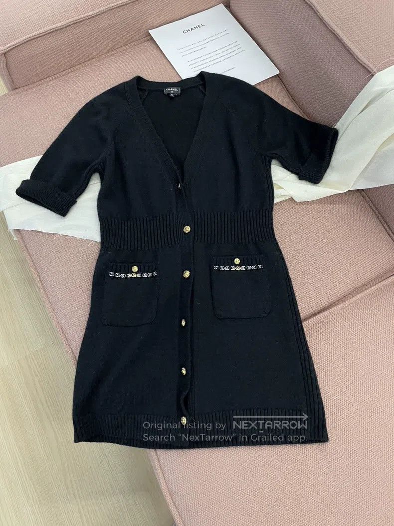 Chanel Chanel Black V-neck cashmere knitted dress Size XS / US 0-2 / IT 36-38 - 1 Thumbnail