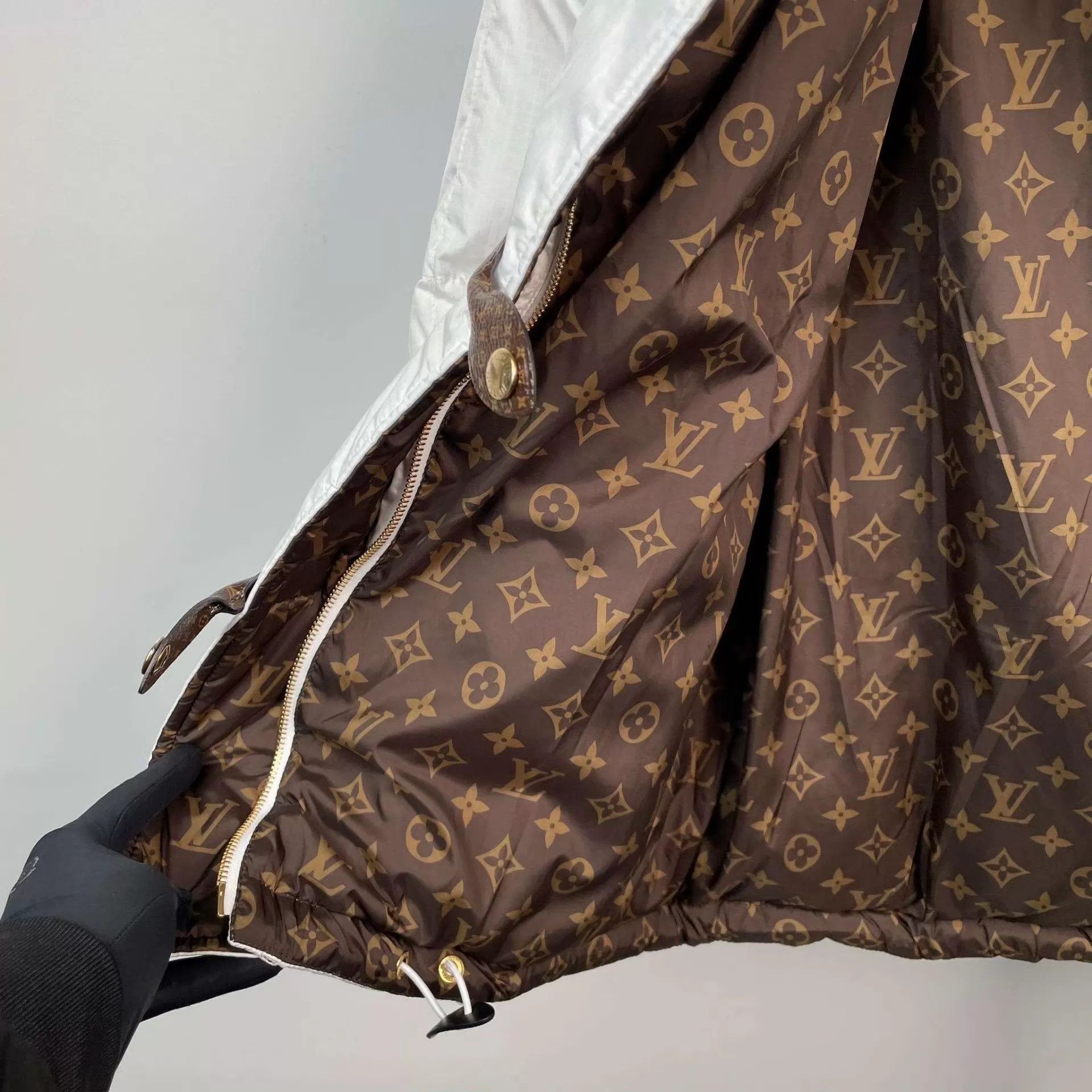 Louis Vuitton LV puffer jacket 34 white Size XS / US 0-2 / IT 36-38 - 9 Thumbnail