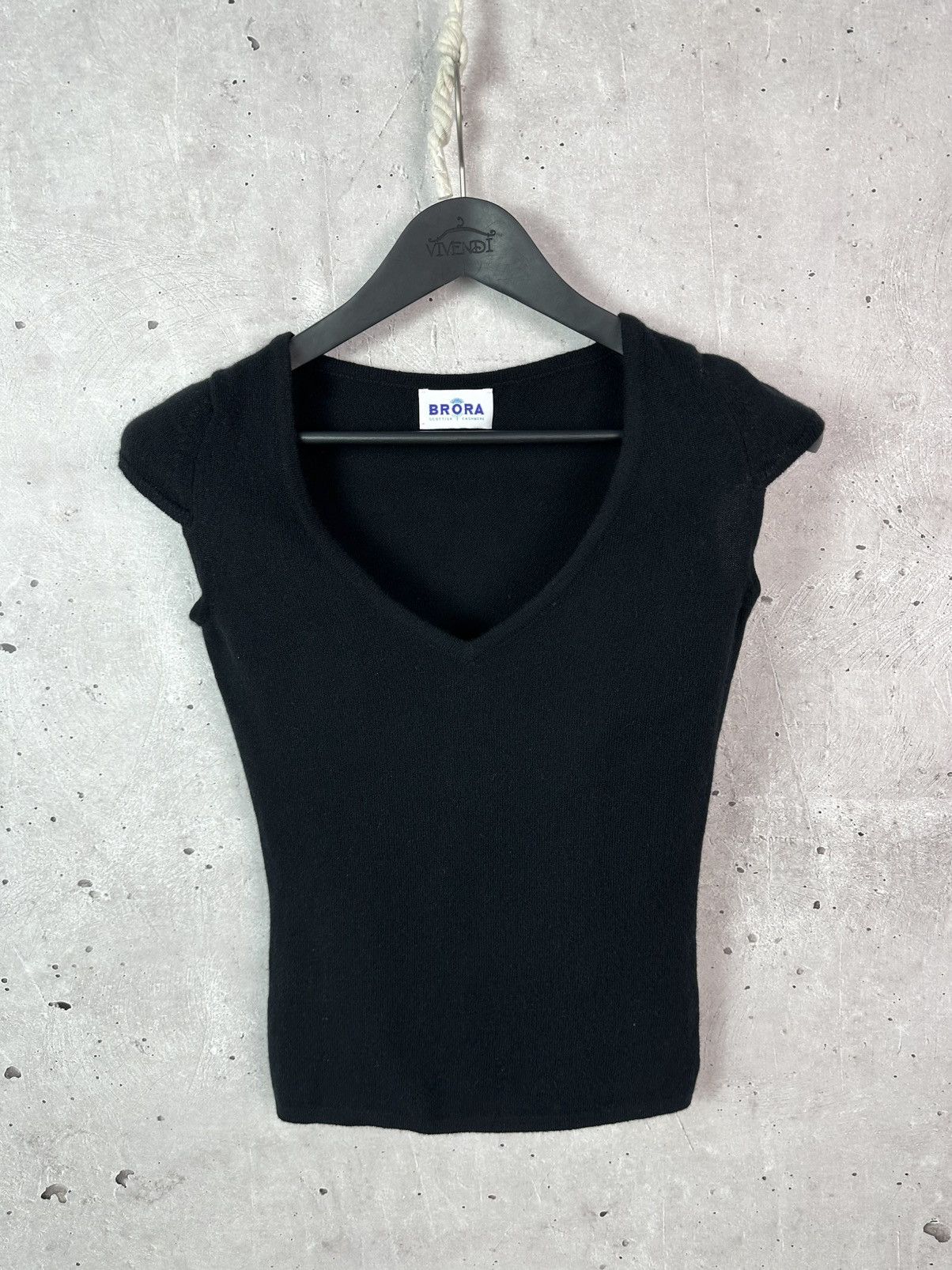 Other Brora Scottish Casmere Black V-neck Short Sleeve T-shirt Size M / US 6-8 / IT 42-44 - 1 Thumbnail