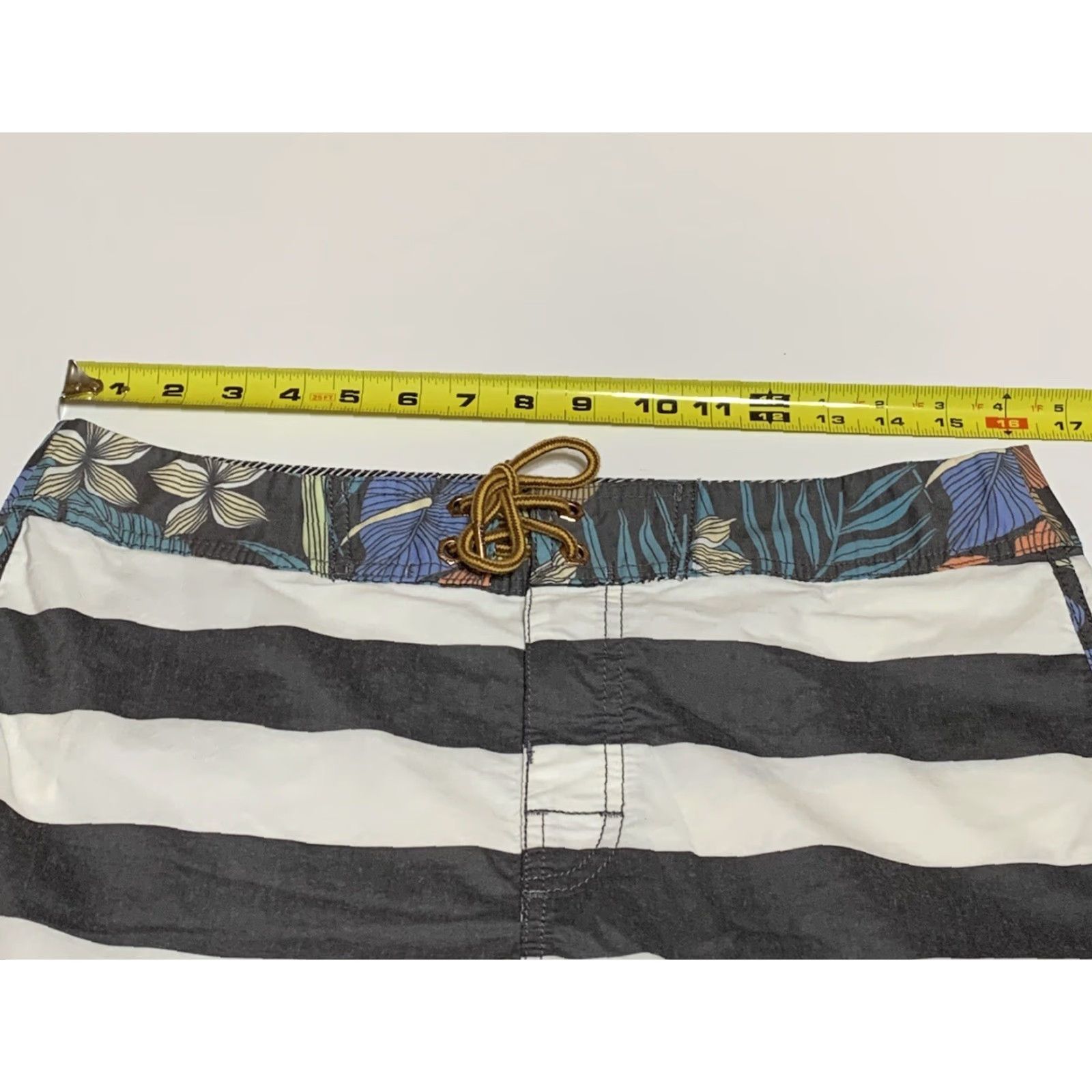 Globe Globe United by Fate Striped Quick Dry Mens Boardshorts SZ 32 Size US 32 / EU 48 - 4 Thumbnail