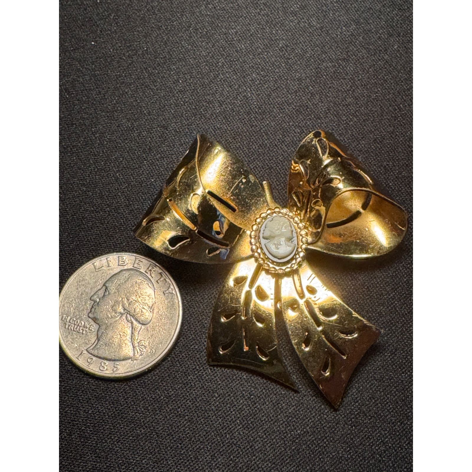 Other Vintage Coro Cameo Set In A Gold Tone Bow Brooch Size ONE SIZE - 4 Thumbnail