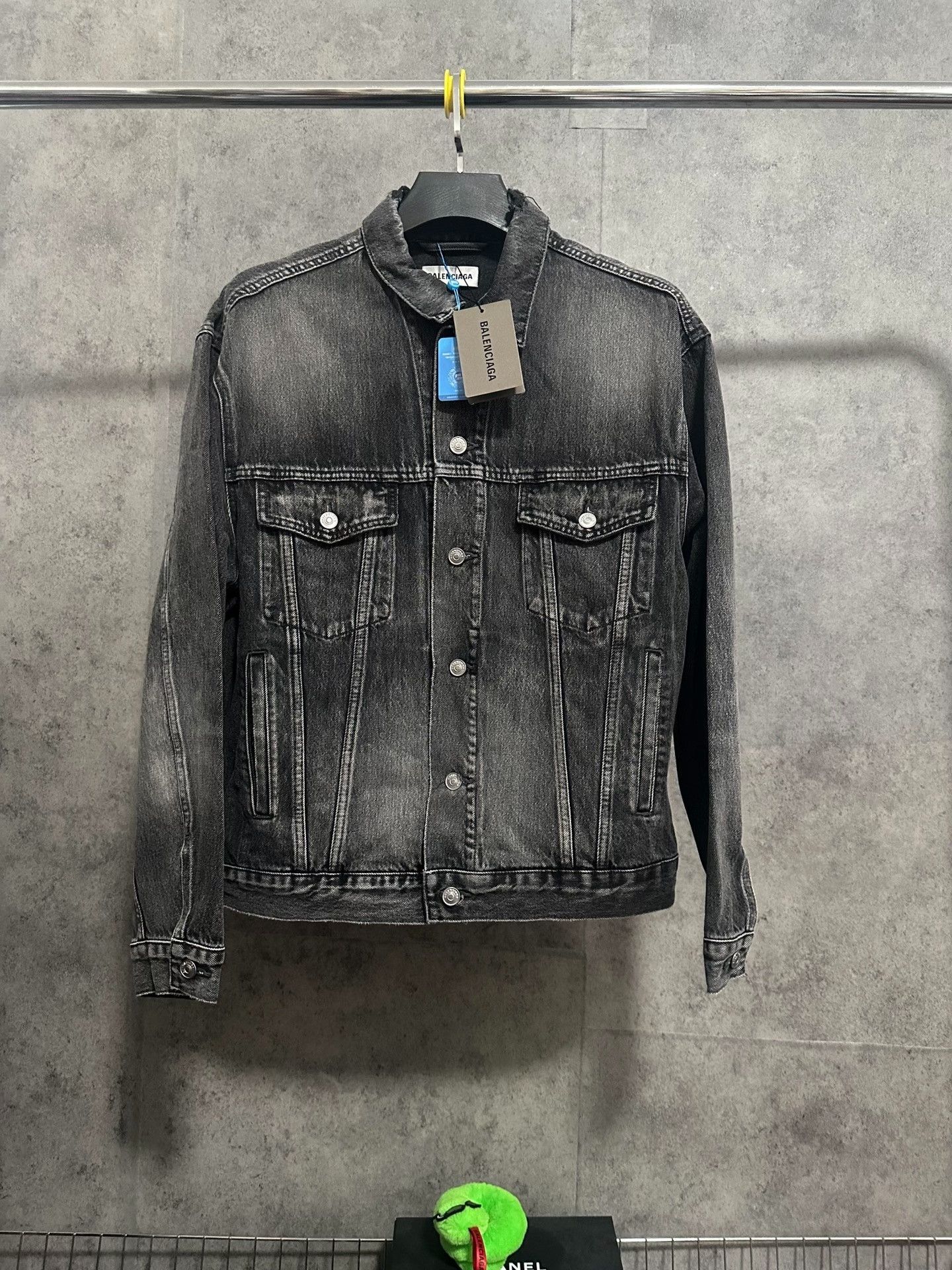 Balenciaga Balenciaga Distressed Washed Black Denim Jacket Size US M / EU 48-50 / 2 - 4 Thumbnail
