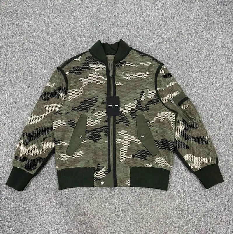 Valentino Valentino Camo Print Bomber Jacket for Men 0089 Size US L / EU 52-54 / 3 - 1 Thumbnail