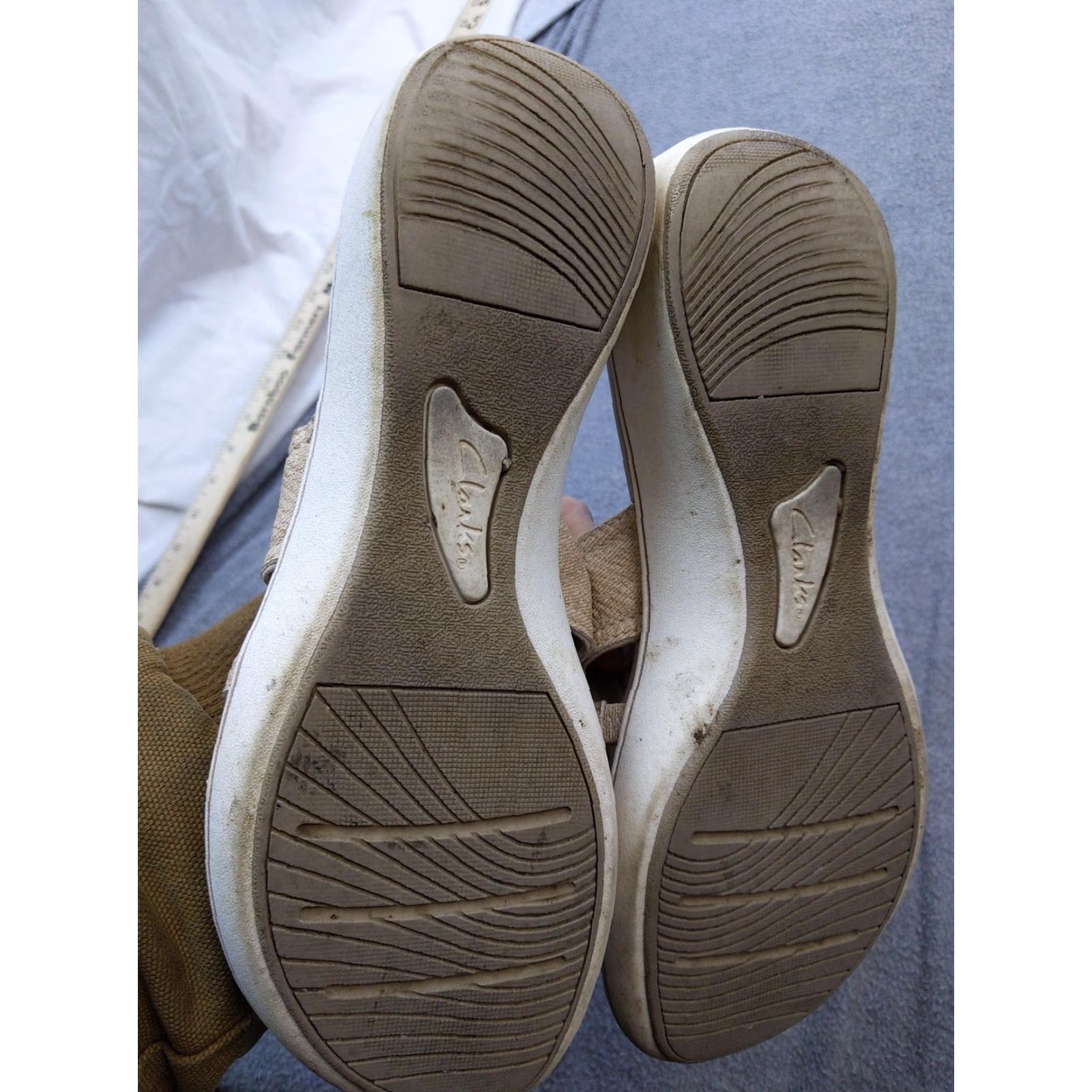 Clarks Clarks Cloudsteppers Sandals Womens US Size 9 Beige Wedge Slip On Bow Comfort Shoes Size US 9 / IT 39 - 4 Thumbnail