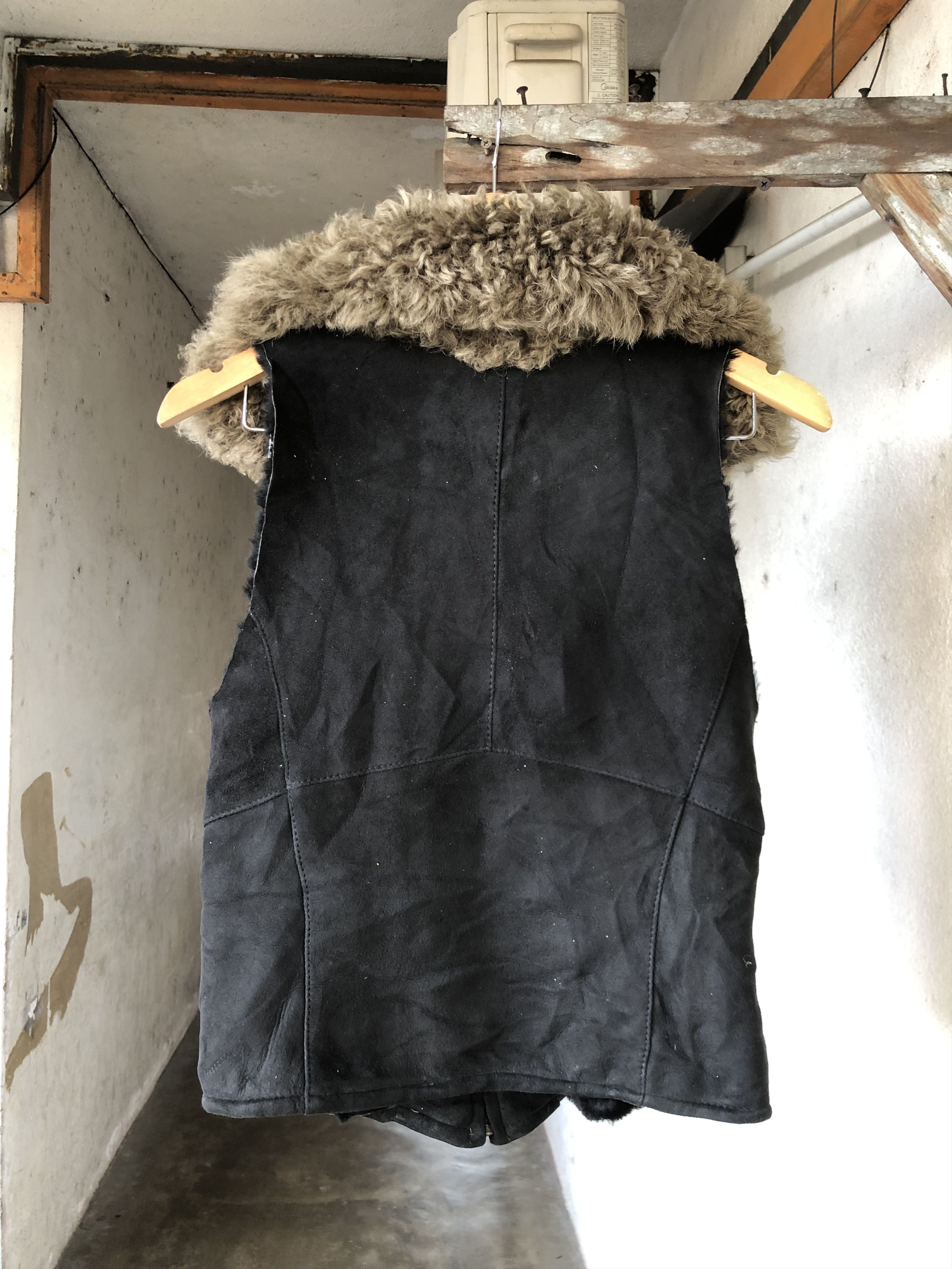 Guess Rare🔥 Guess Sheepskin Outer Vest Jacket Punk Size S / US 4 / IT 40 - 2 Thumbnail