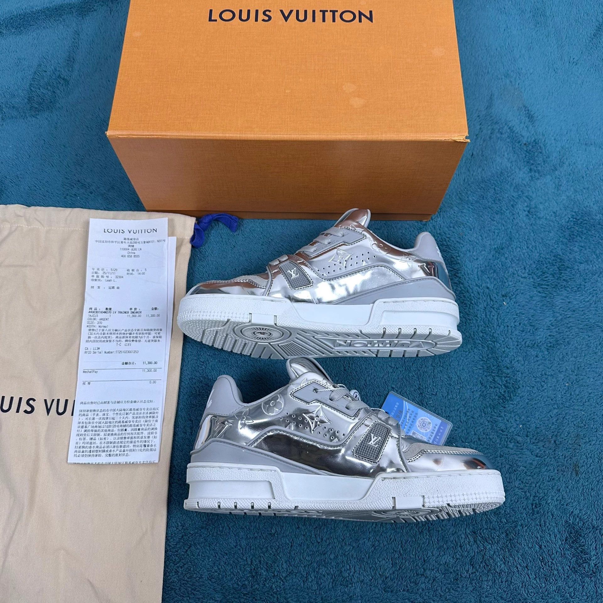 Louis Vuitton LV Trainer 25FW Patent Leather Low Top Silver EU37 Size US 6 / IT 36 - 3 Thumbnail