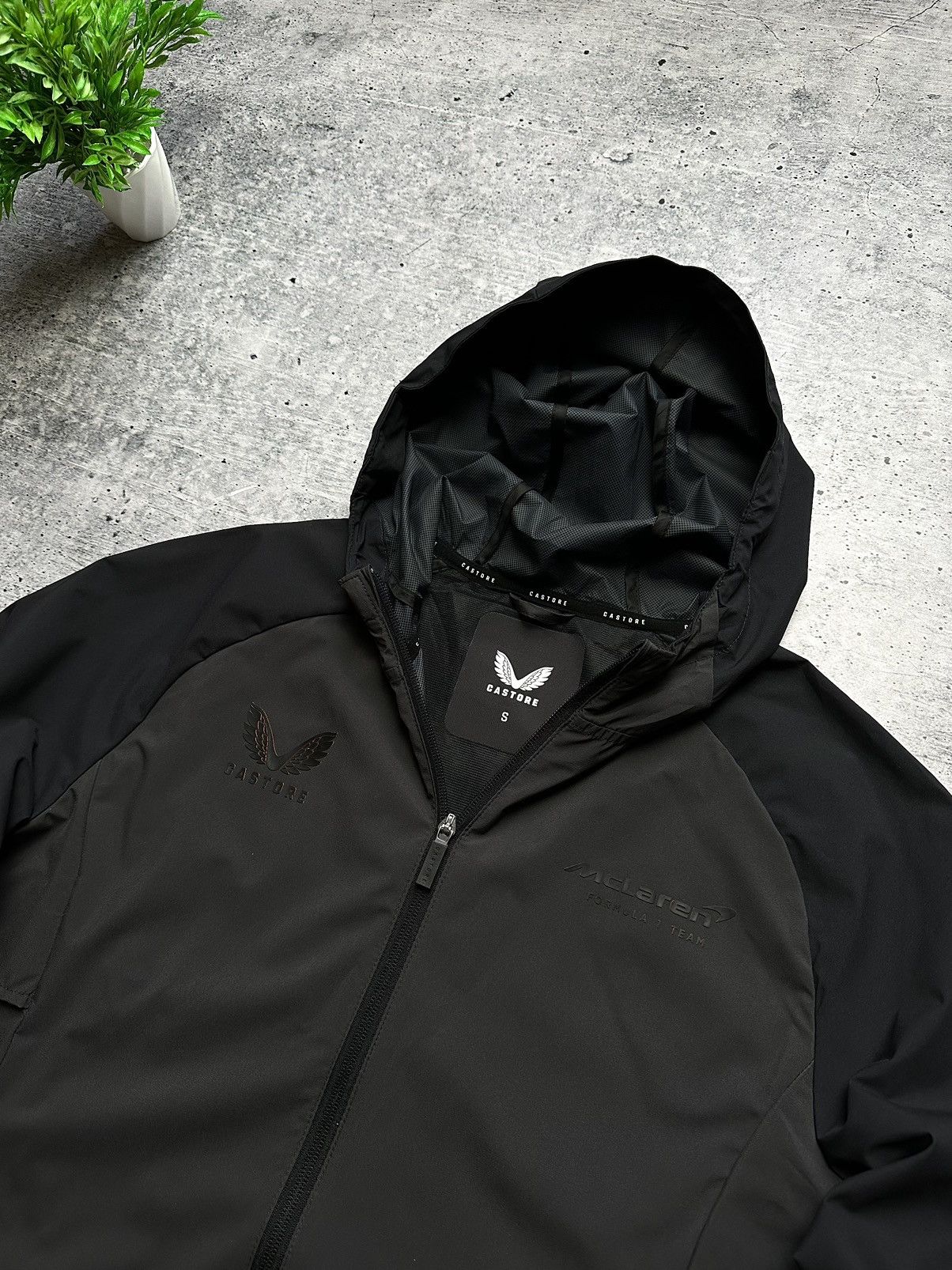 Castore Castore Mclaren Formula 1 Racing F1 Rain Packable Jacket Size US S / EU 44-46 / 1 - 3 Thumbnail