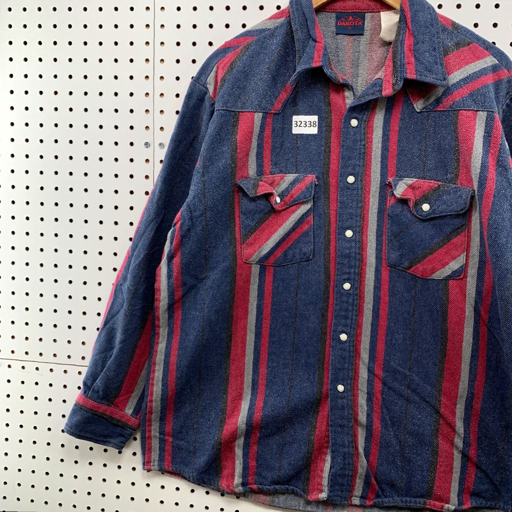 BB Dakota VINTAGE Dakota Five Brothers Snap Western Shirt Mens XL Blue Red Striped Made USA 24x29 Western Men's XL Blue Red Stripe 90s style Size US XL / EU 56 / 4 - 3 Thumbnail