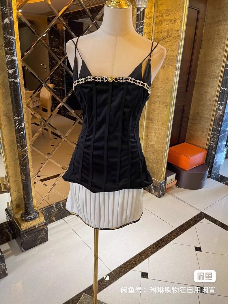 Versace Versace Soft herringbone court shaping heavy work slip dre Size M / US 6-8 / IT 42-44 - 2 Thumbnail