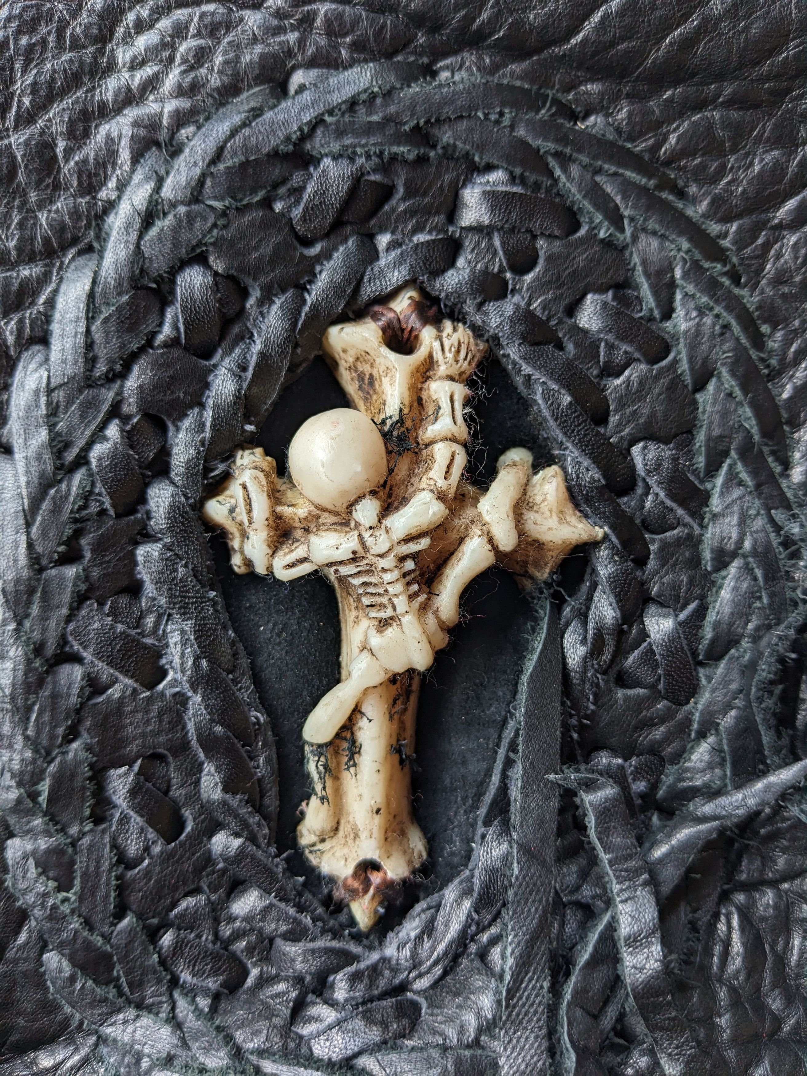 KMRii Cross bones gothic cowhide sling bag Size ONE SIZE - 6 Thumbnail