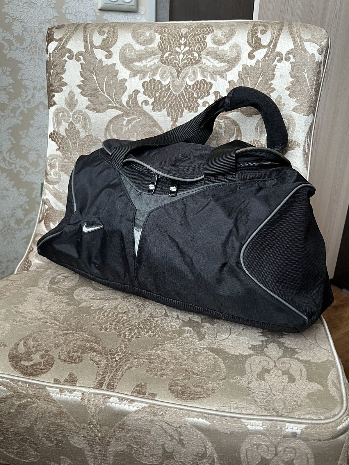 Nike × Vintage Vintage nike black bag 2000s Size ONE SIZE - 1 Thumbnail