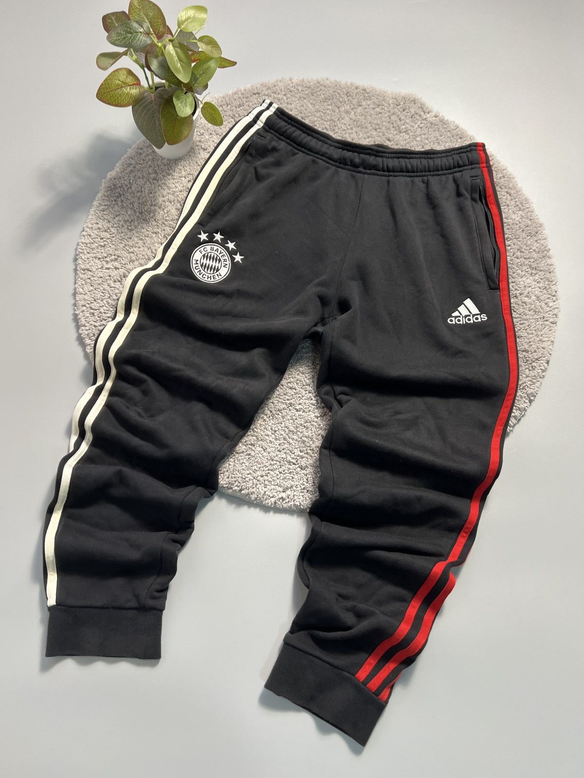 Adidas Adidas FC Bayern Munchen Jogger Football Sweatpants Size M Size US 33 - 5 Thumbnail